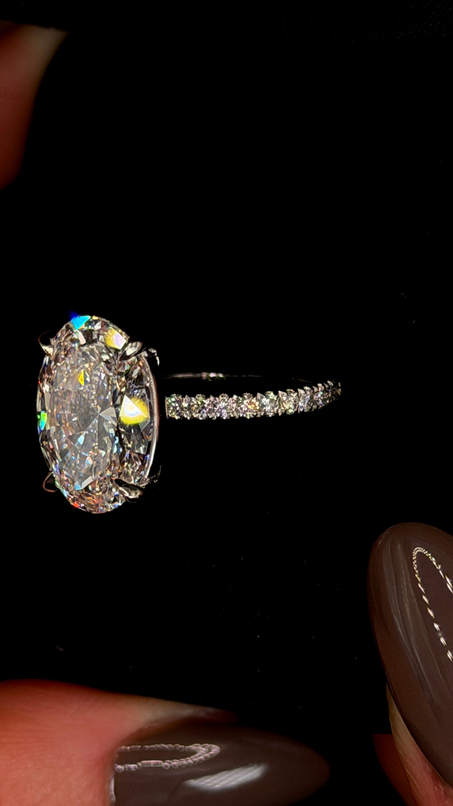 6.00ct Oval Brilliant Cut (D VVS2) Engagement Ring – IGI Certified – Diamond Shank