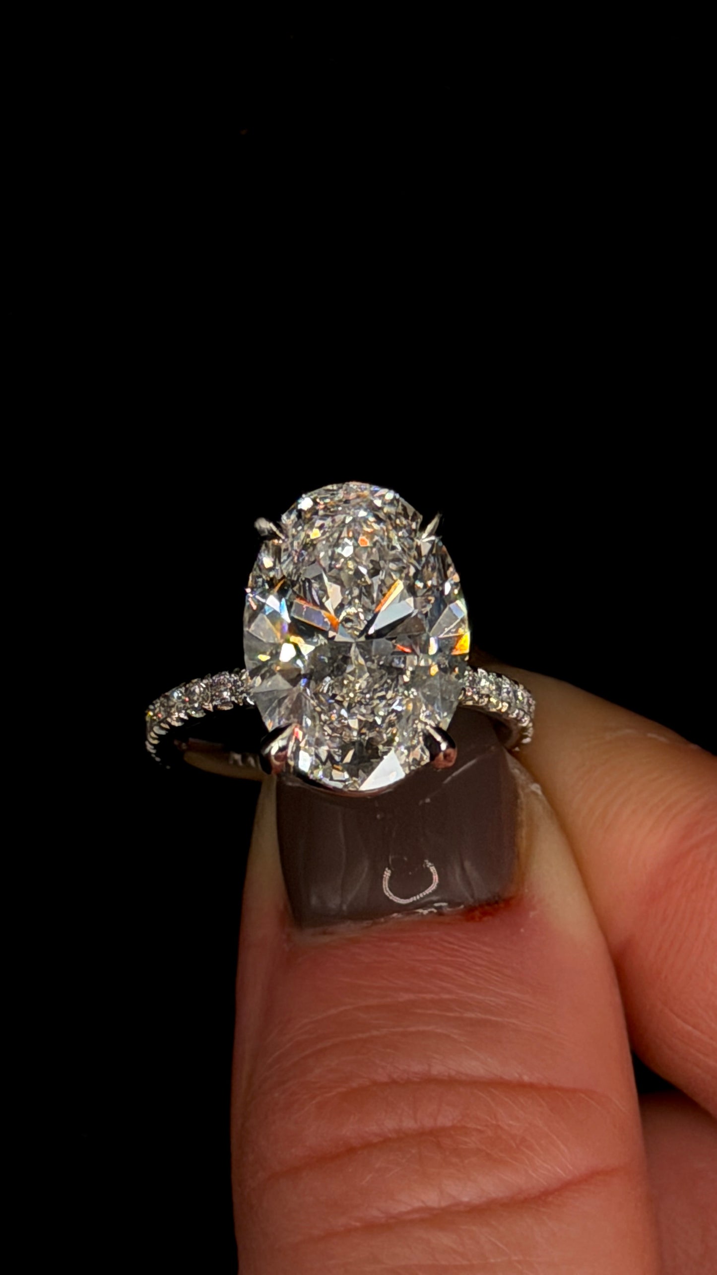6.00ct Oval Brilliant Cut (D VVS2) Engagement Ring – IGI Certified – Diamond Shank