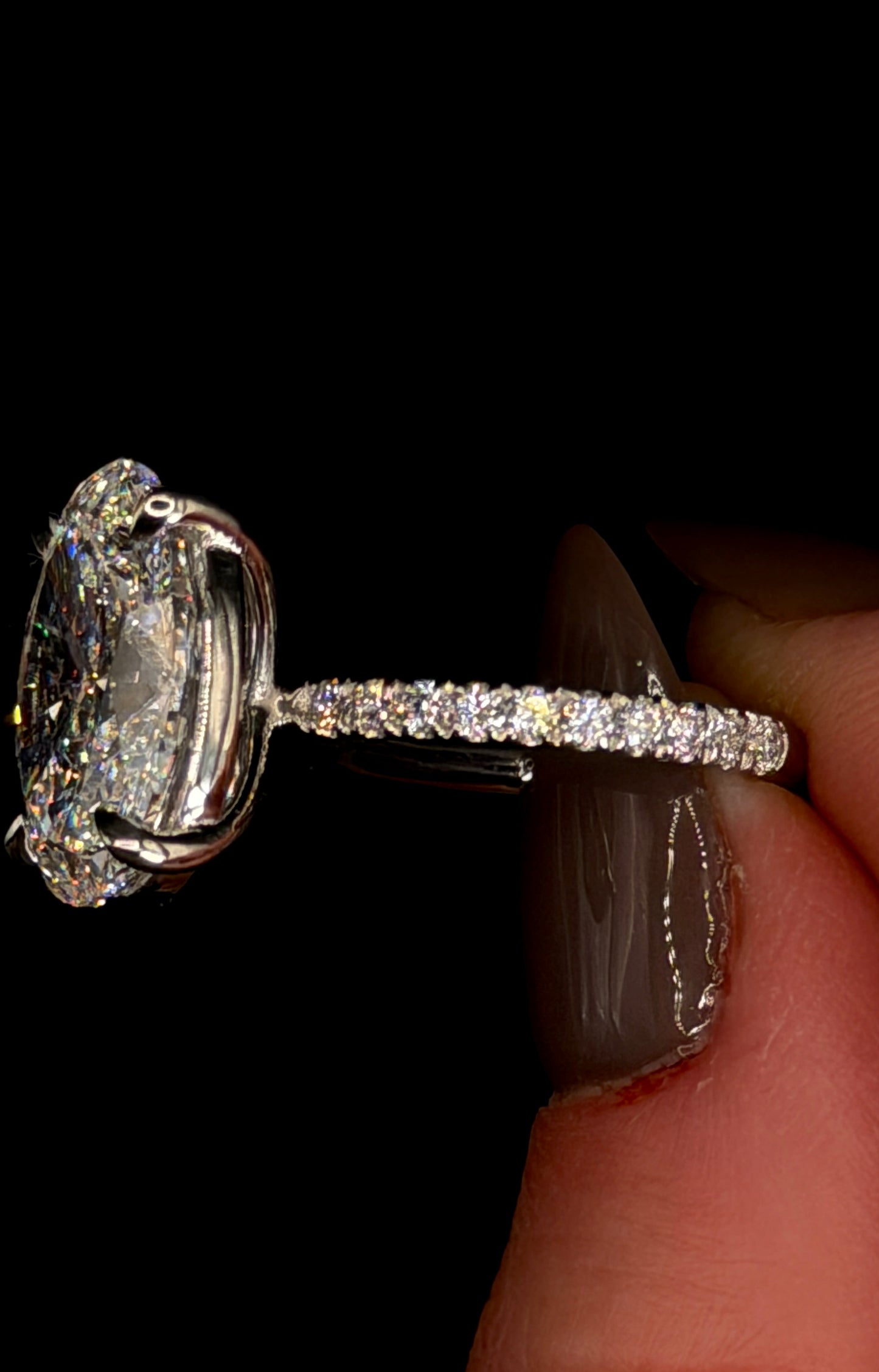 6.00ct Oval Brilliant Cut (D VVS2) Engagement Ring – IGI Certified – Diamond Shank