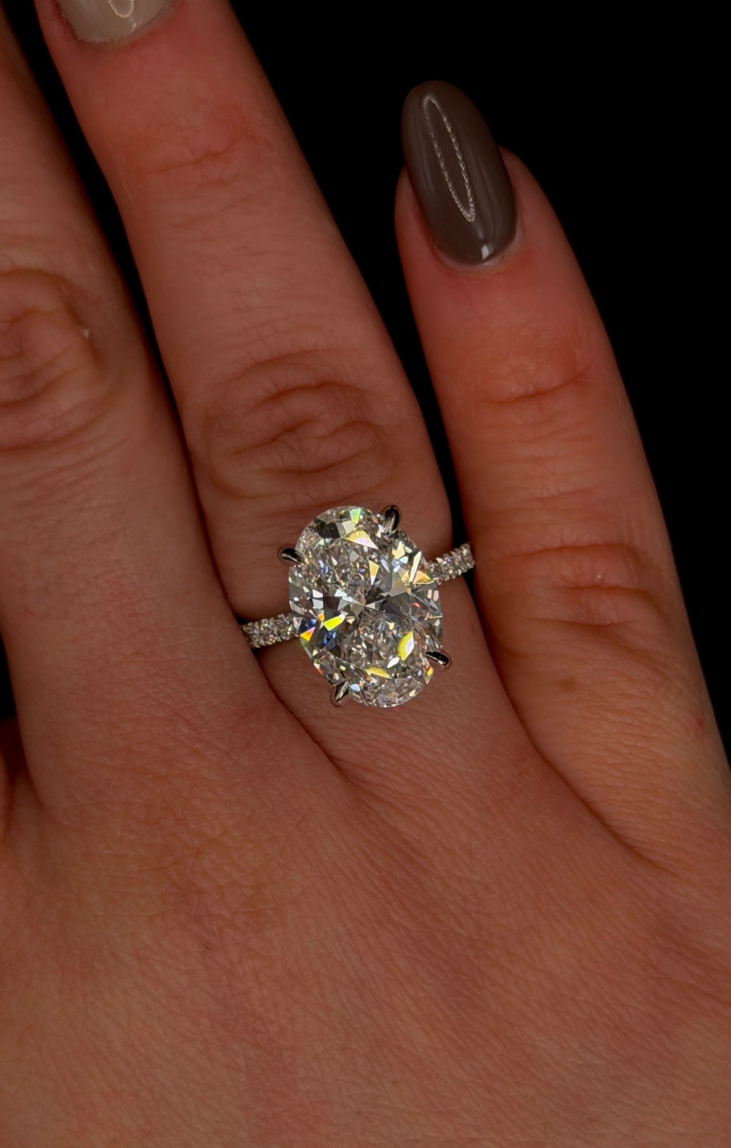 6.00ct Oval Brilliant Cut (D VVS2) Engagement Ring – IGI Certified – Diamond Shank