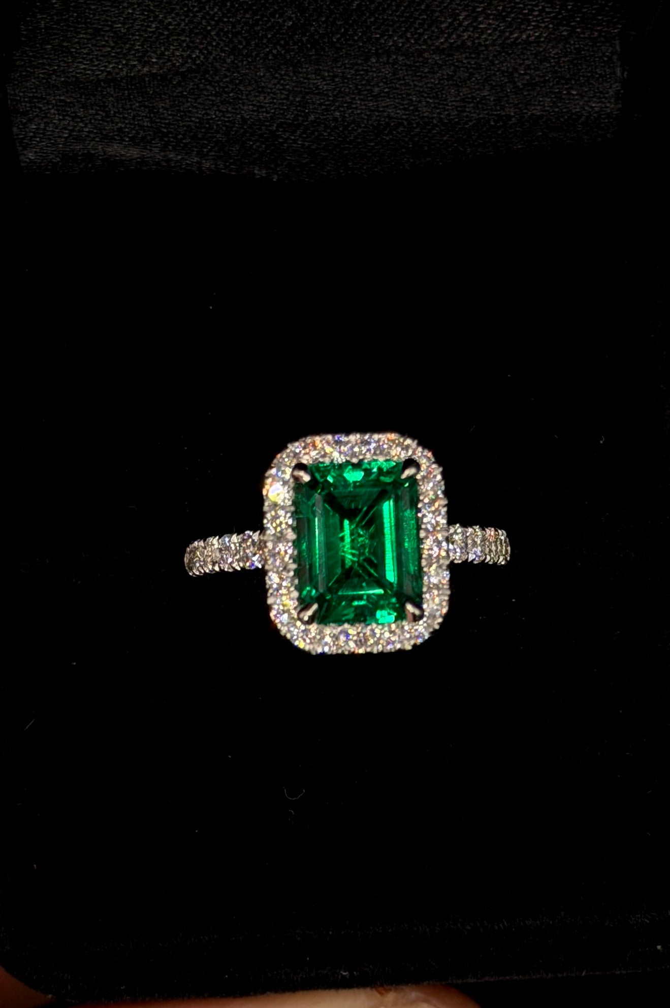 2.00ct Emerald Cut (Royal Green) Engagement Ring – IGI Certified – Diamond Shank & Halo