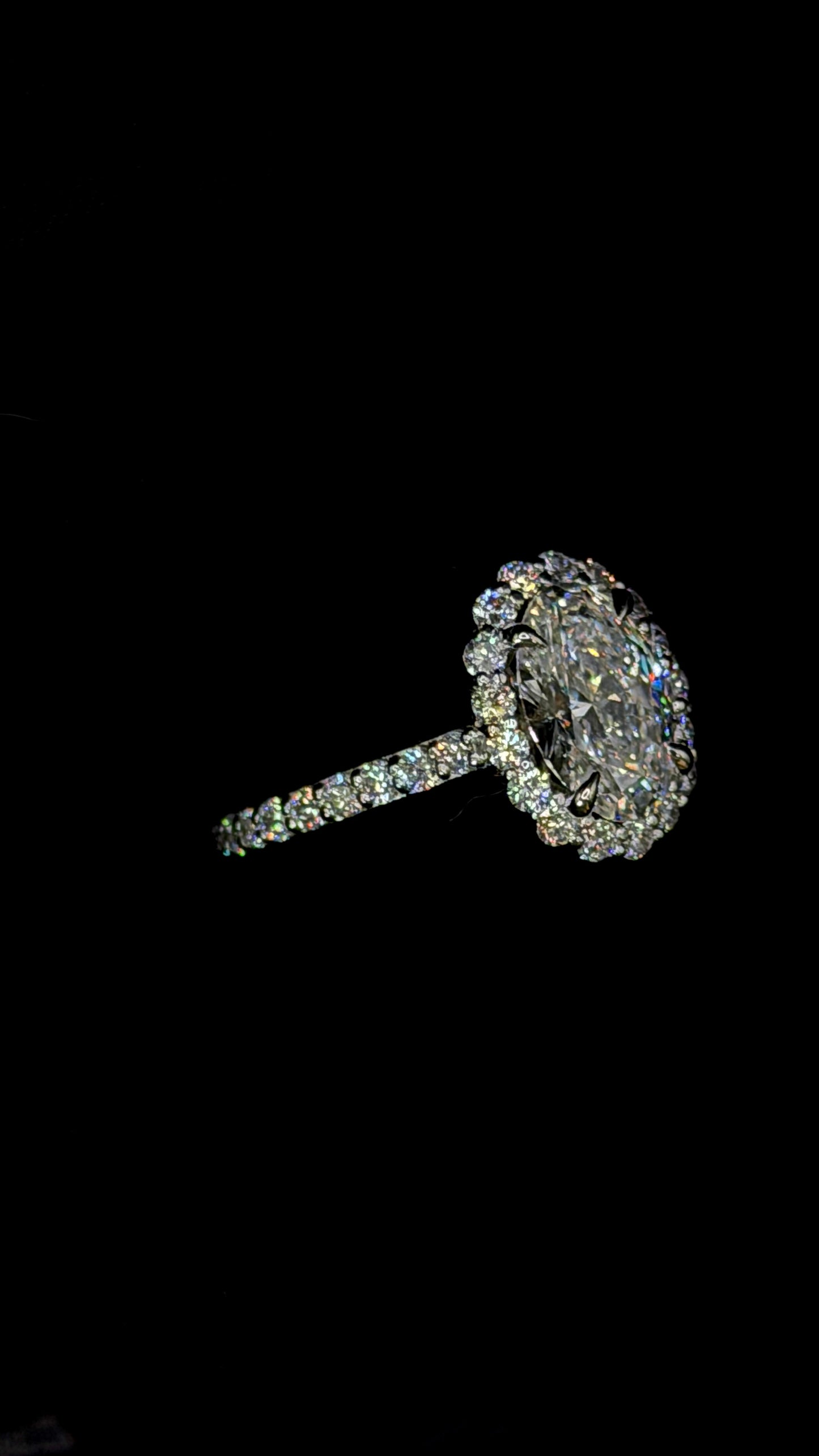 2.00ct Oval Brilliant Cut (E VS1) Engagement Ring – IGI Certified – Diamond Shank & Halo