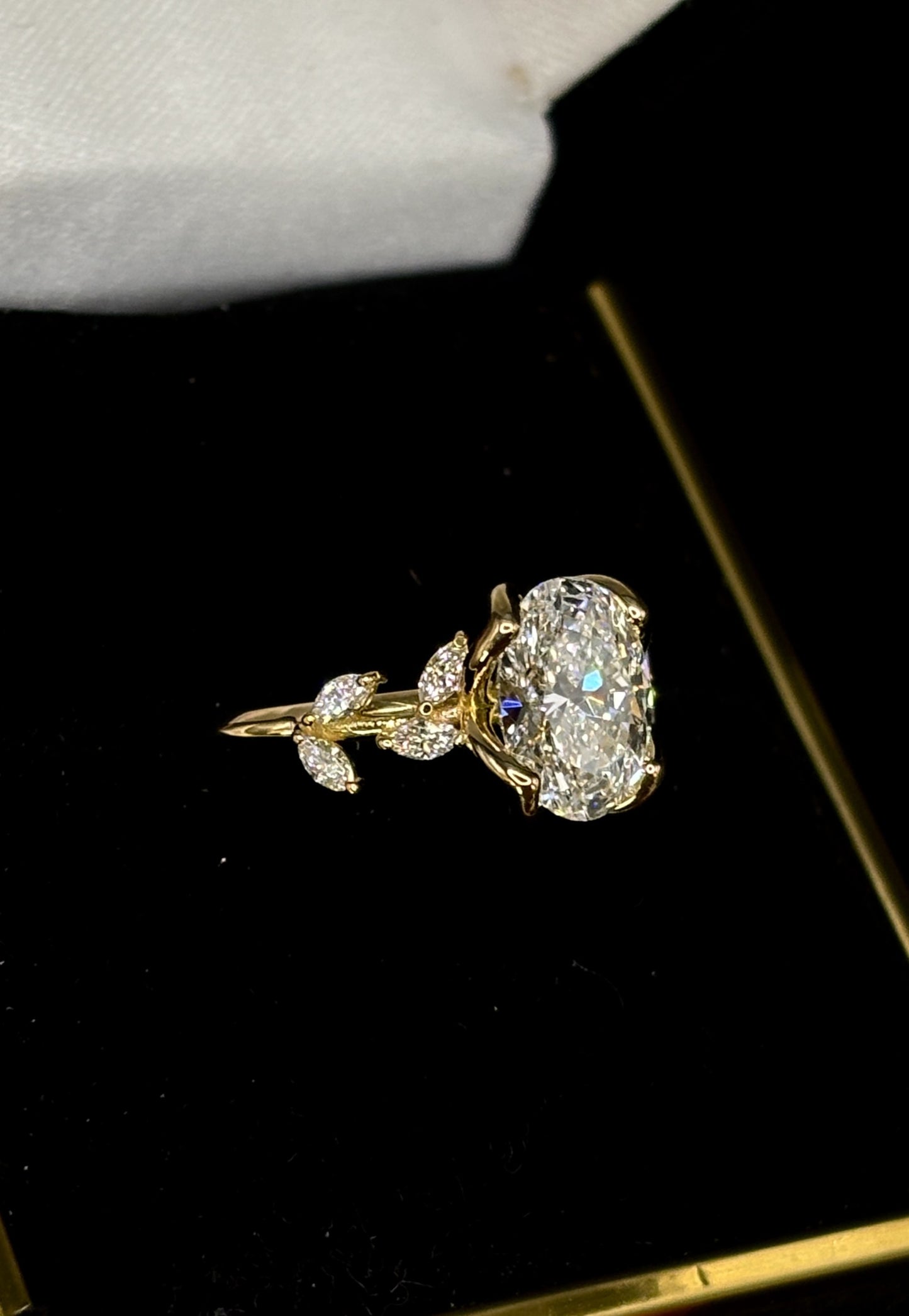 2.00ct Oval Brilliant Cut (E VS1) Diamond Engagement Ring – IGI Certified – Floral Marquise