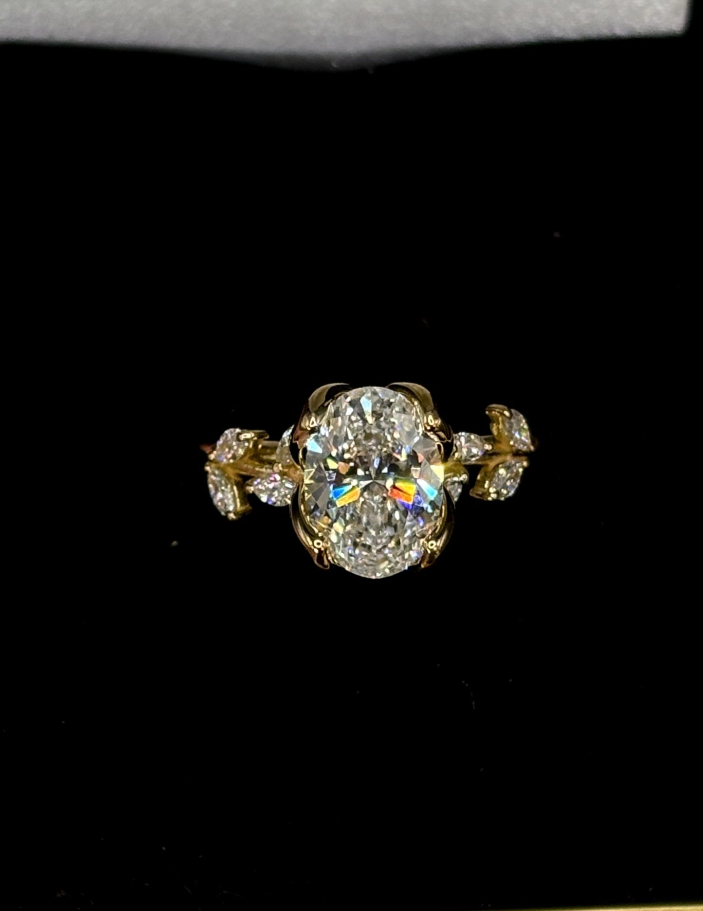 2.00ct Oval Brilliant Cut (E VS1) Diamond Engagement Ring – IGI Certified – Floral Marquise