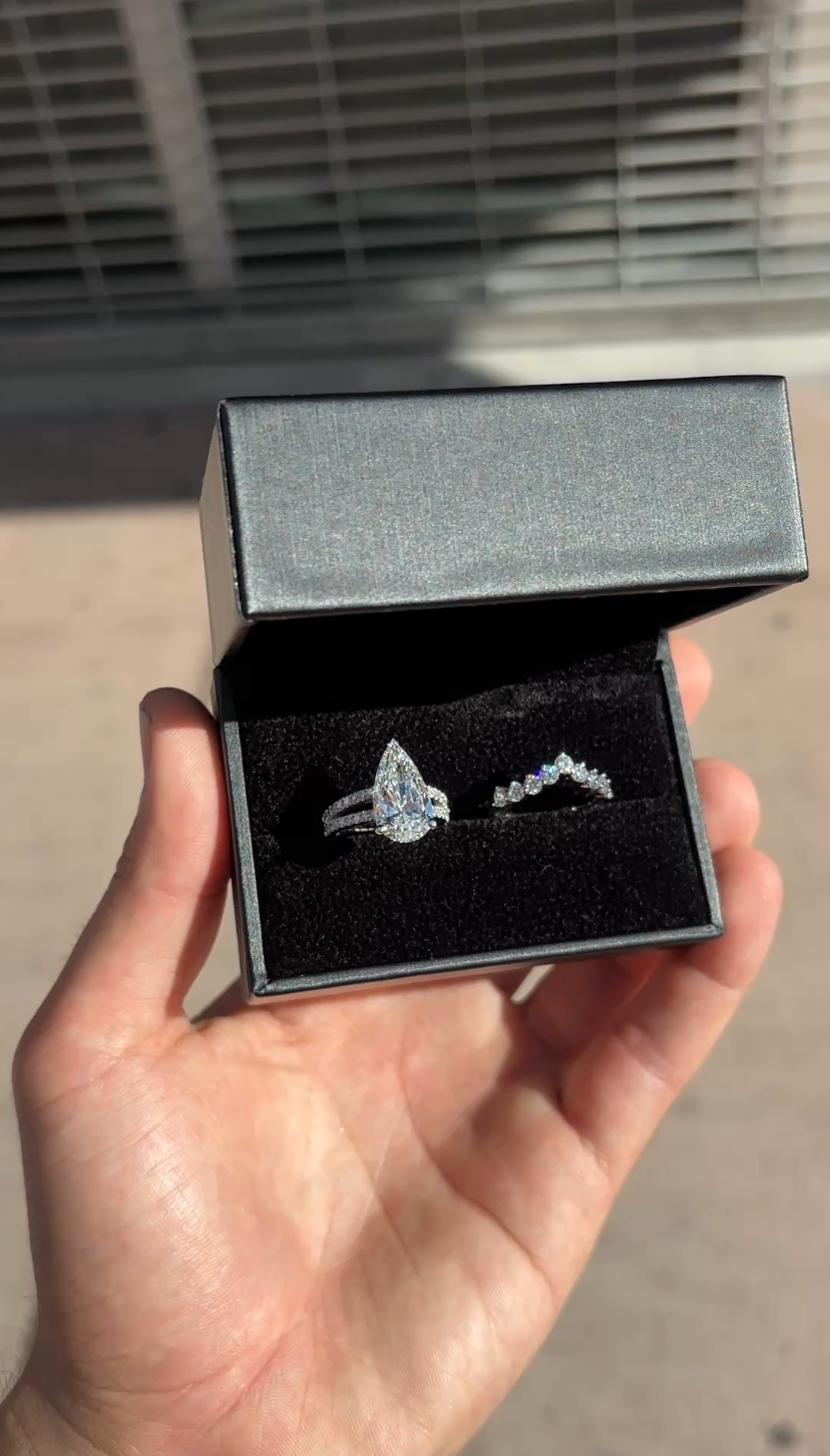 5.00ct Pear Cut (F VS1) Diamond Engagement Ring & VVS Band Set – IGI Certified