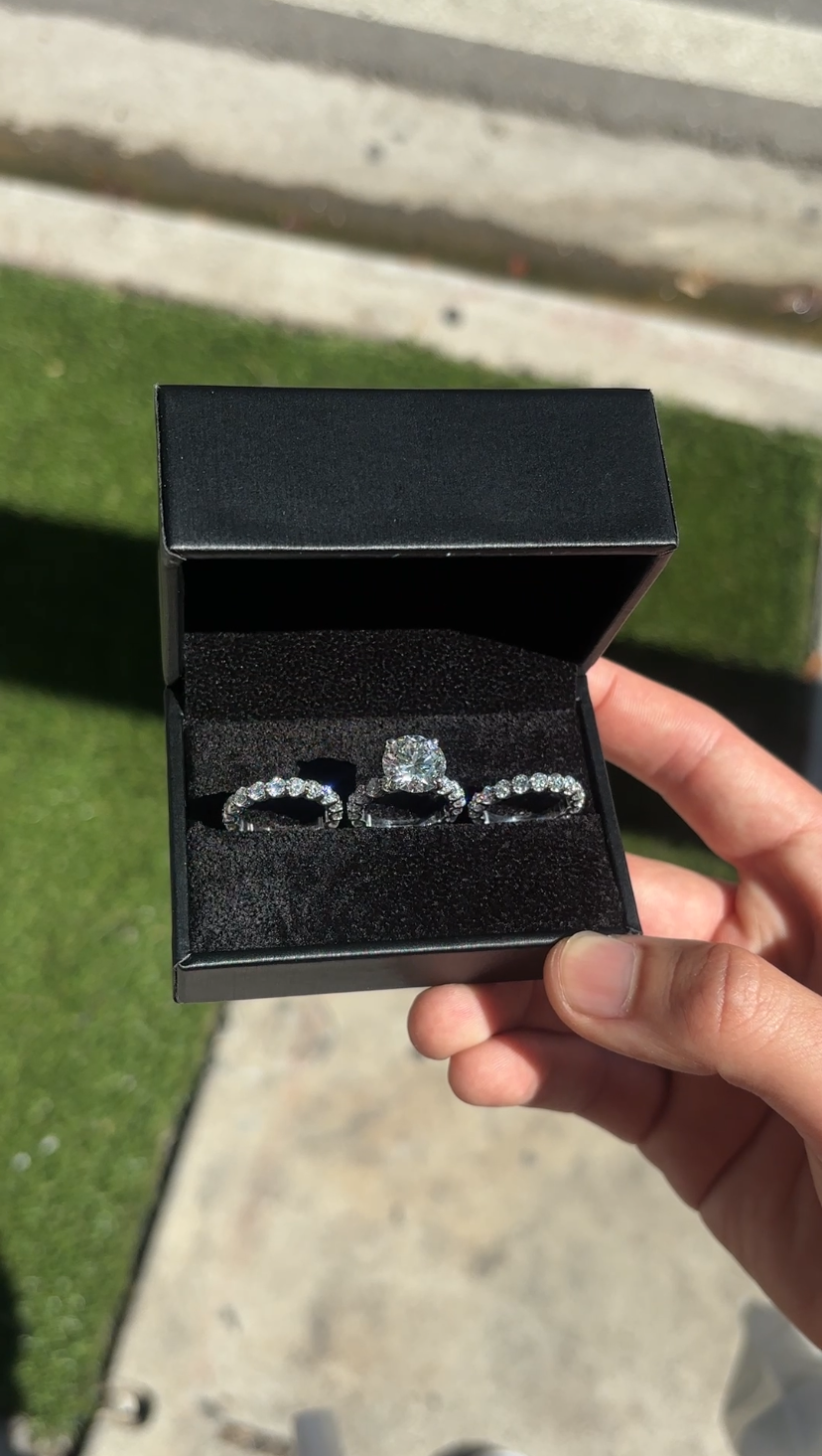 4.50ct Round Brilliant (E VS1) Diamond Engagement Ring & Twin Band Set – IGI Certified