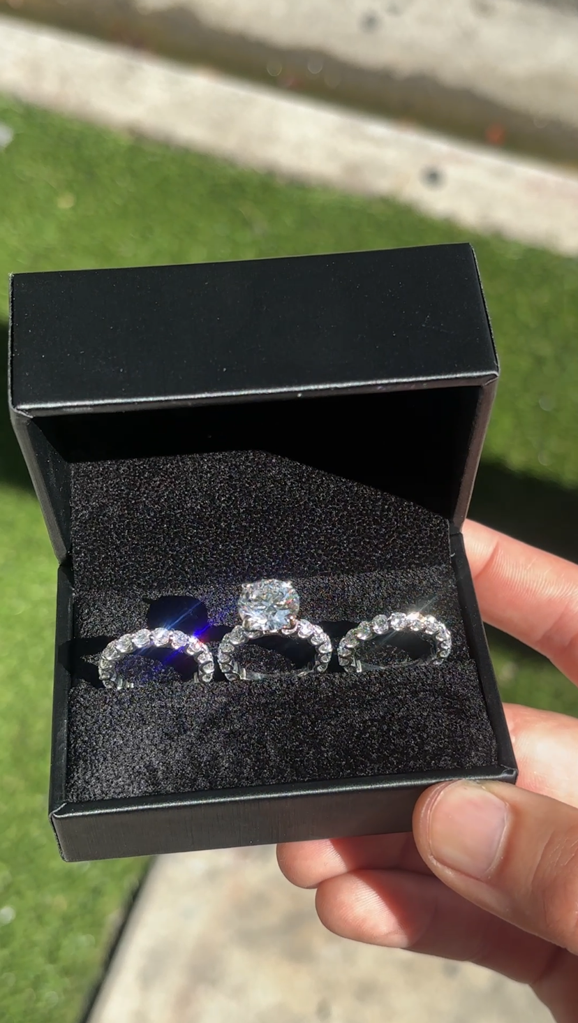 4.50ct Round Brilliant (E VS1) Diamond Engagement Ring & Twin Band Set – IGI Certified