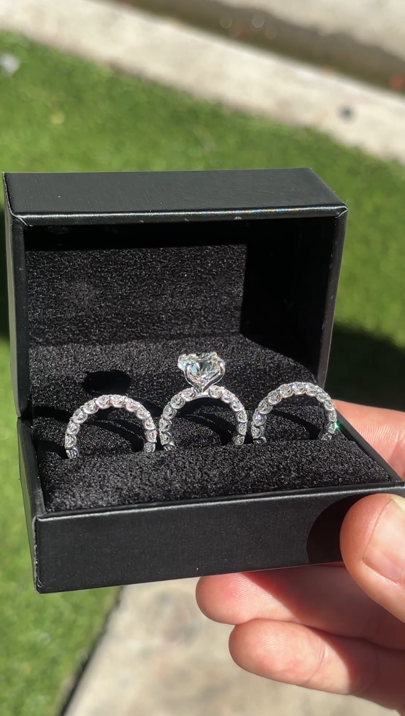4.50ct Round Brilliant (E VS1) Diamond Engagement Ring & Twin Band Set – IGI Certified