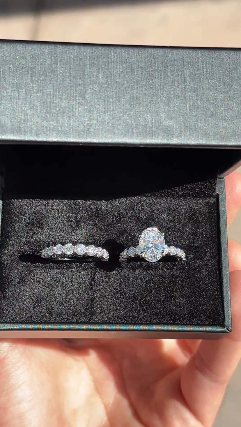 3.00ct Oval Brilliant Cut (D VS1) Diamond Engagement Ring & Pavé Band Set – IGI Certified
