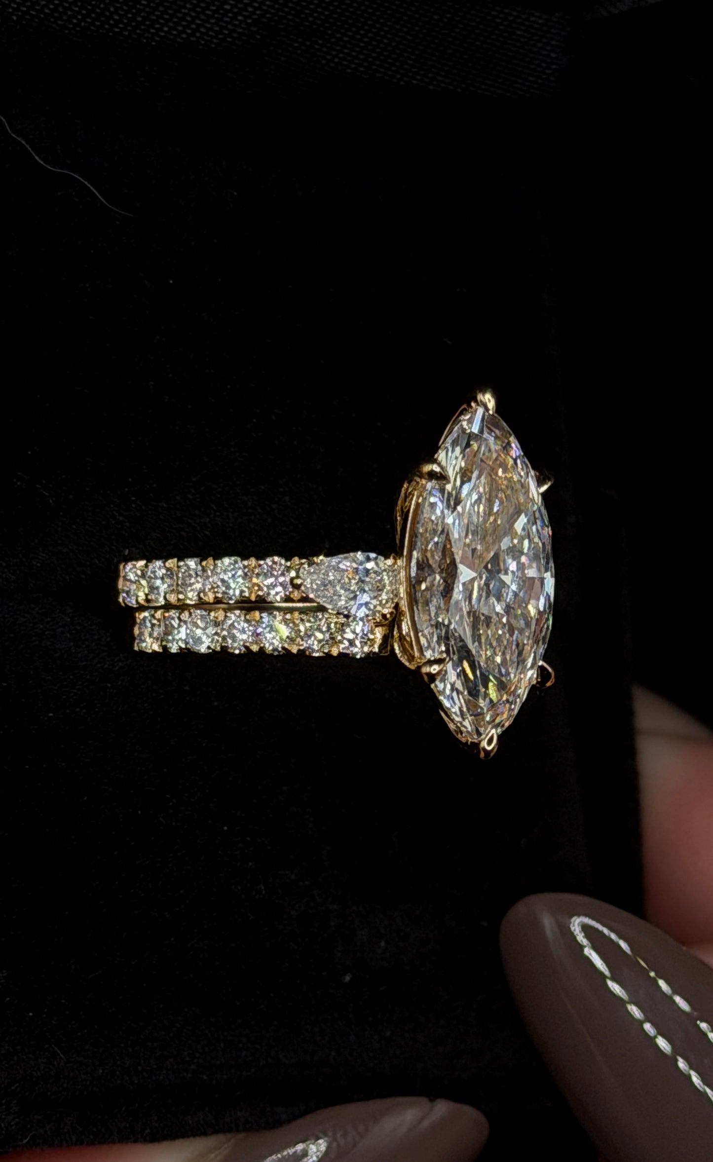 4.00ct Marquise Cut (E VS1) Bridal Set – IGI Certified – 3-Stone Style with Pear Accents