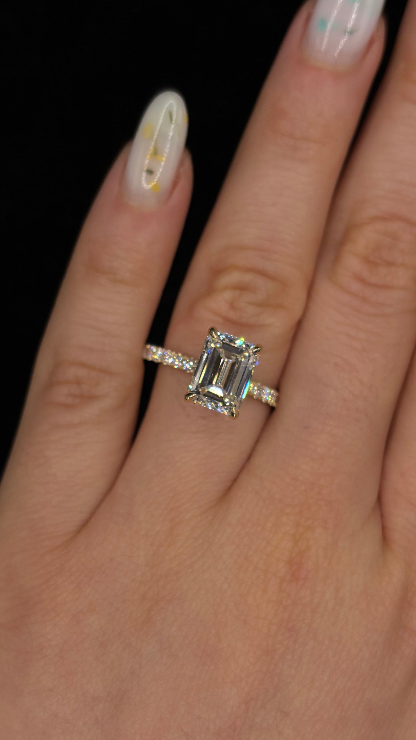 3.00ct Emerald-Cut (E VS1) Diamond Engagement Ring – IGI Certified – Pavé Shank & Hidden Halo