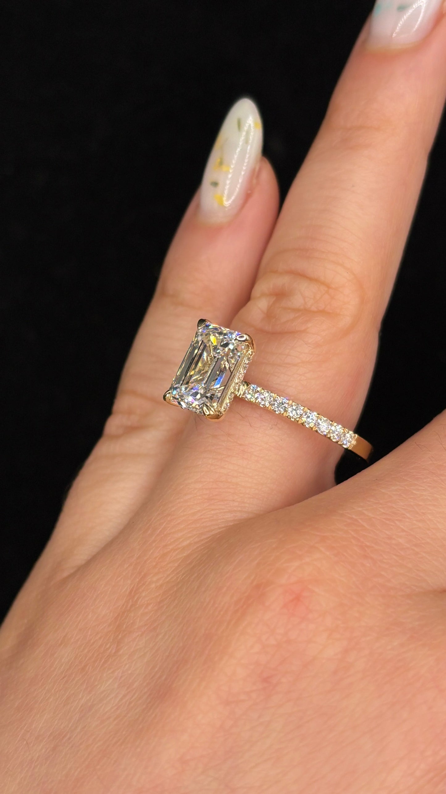 3.00ct Emerald-Cut (E VS1) Diamond Engagement Ring – IGI Certified – Pavé Shank & Hidden Halo