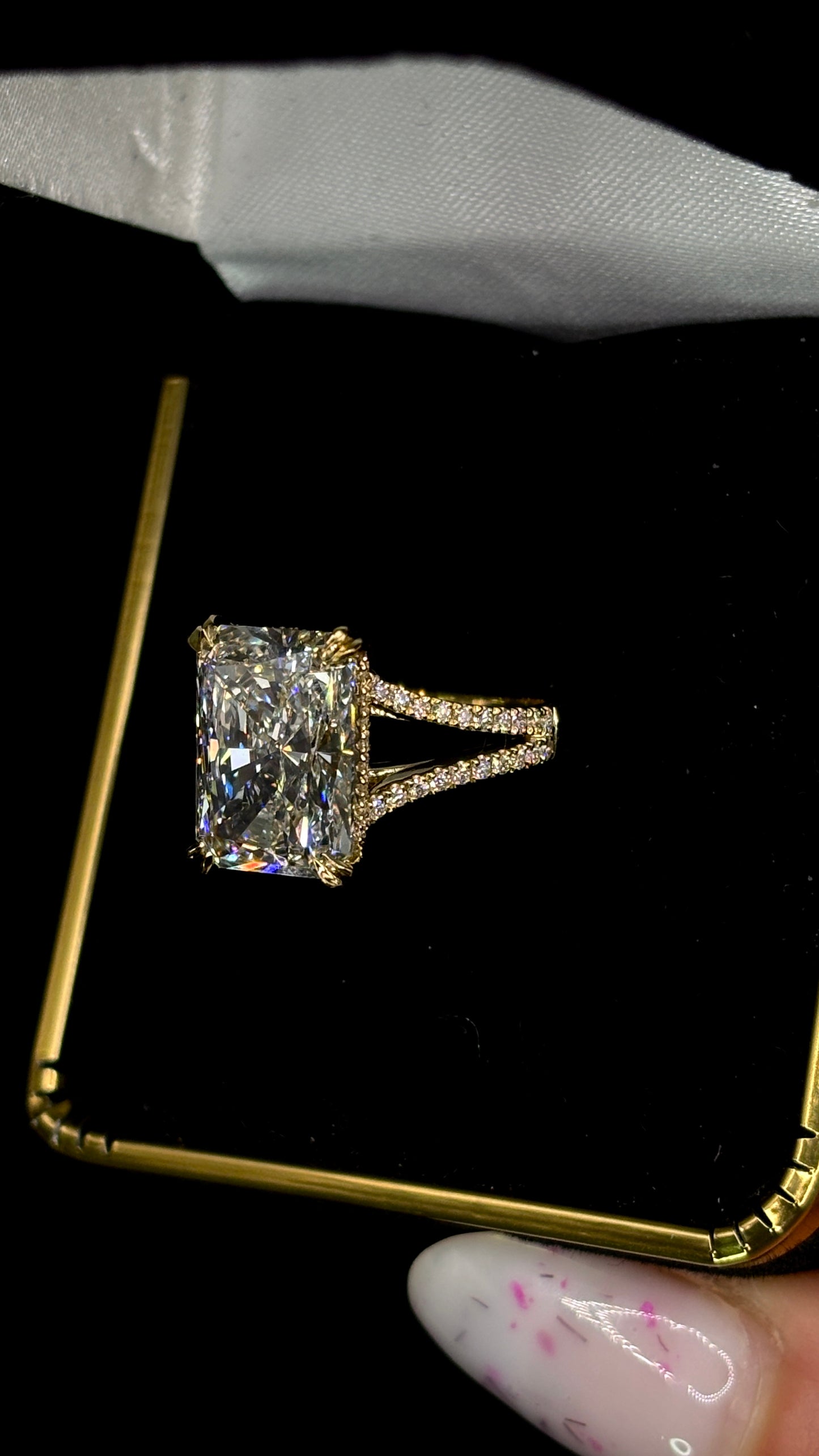 5.50ct Radiant Cut (G VS1) Diamond Engagement Ring – IGI Certified – Split Shank