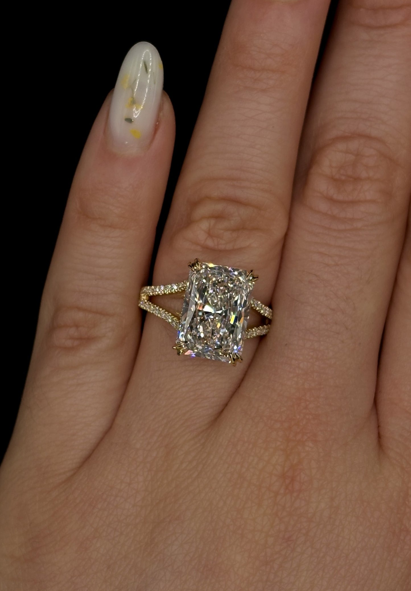 5.50ct Radiant Cut (G VS1) Diamond Engagement Ring – IGI Certified – Split Shank