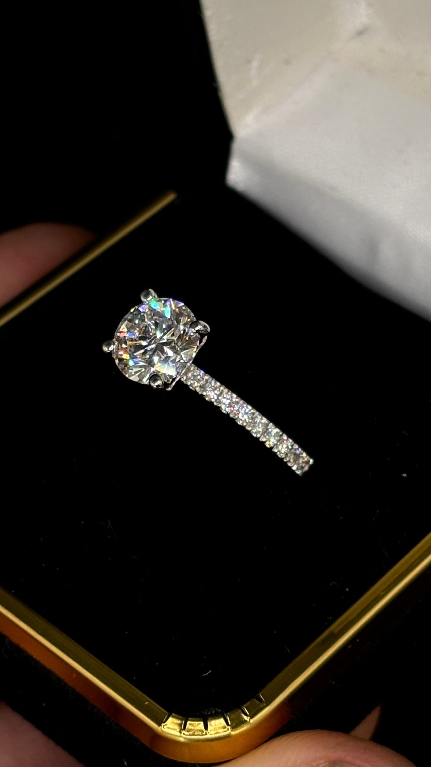 1.50ct Round Brilliant Cut (F VS1) Diamond Engagement Ring – IGI Certified · Pavé Accent Elegance