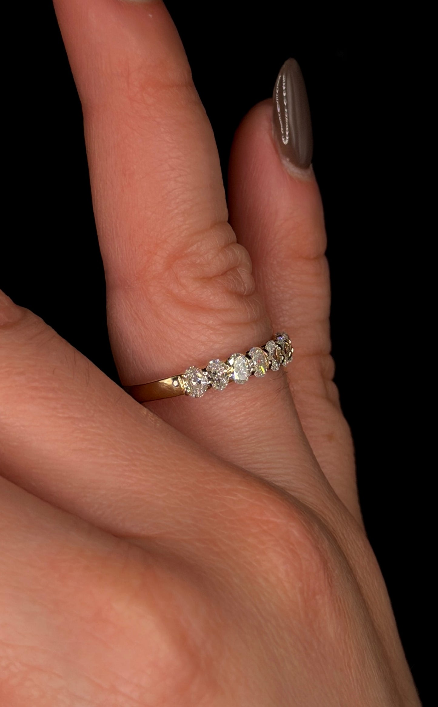 1.40ct Oval Brilliant Cut (VVS) Wedding Band – IGI Certified