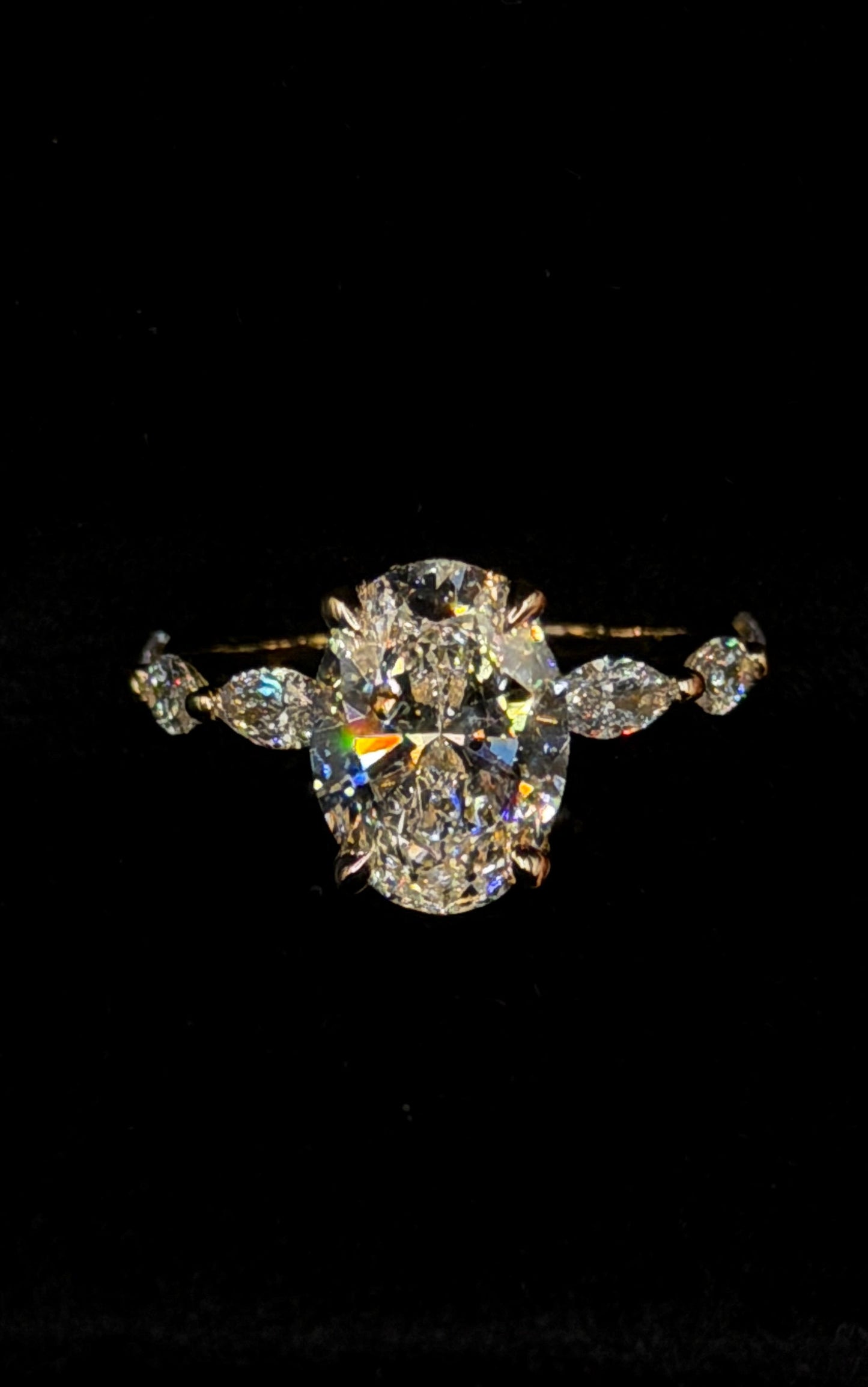 2.50ct Oval Brilliant Cut (E VS1) Engagement Ring – IGI Certified – Marquise Diamond Shank & Hidden Halo