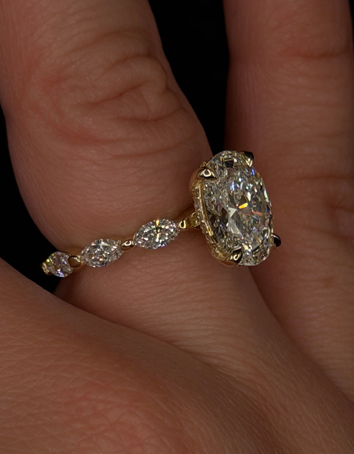 2.50ct Oval Brilliant Cut (E VS1) Engagement Ring – IGI Certified – Marquise Diamond Shank & Hidden Halo