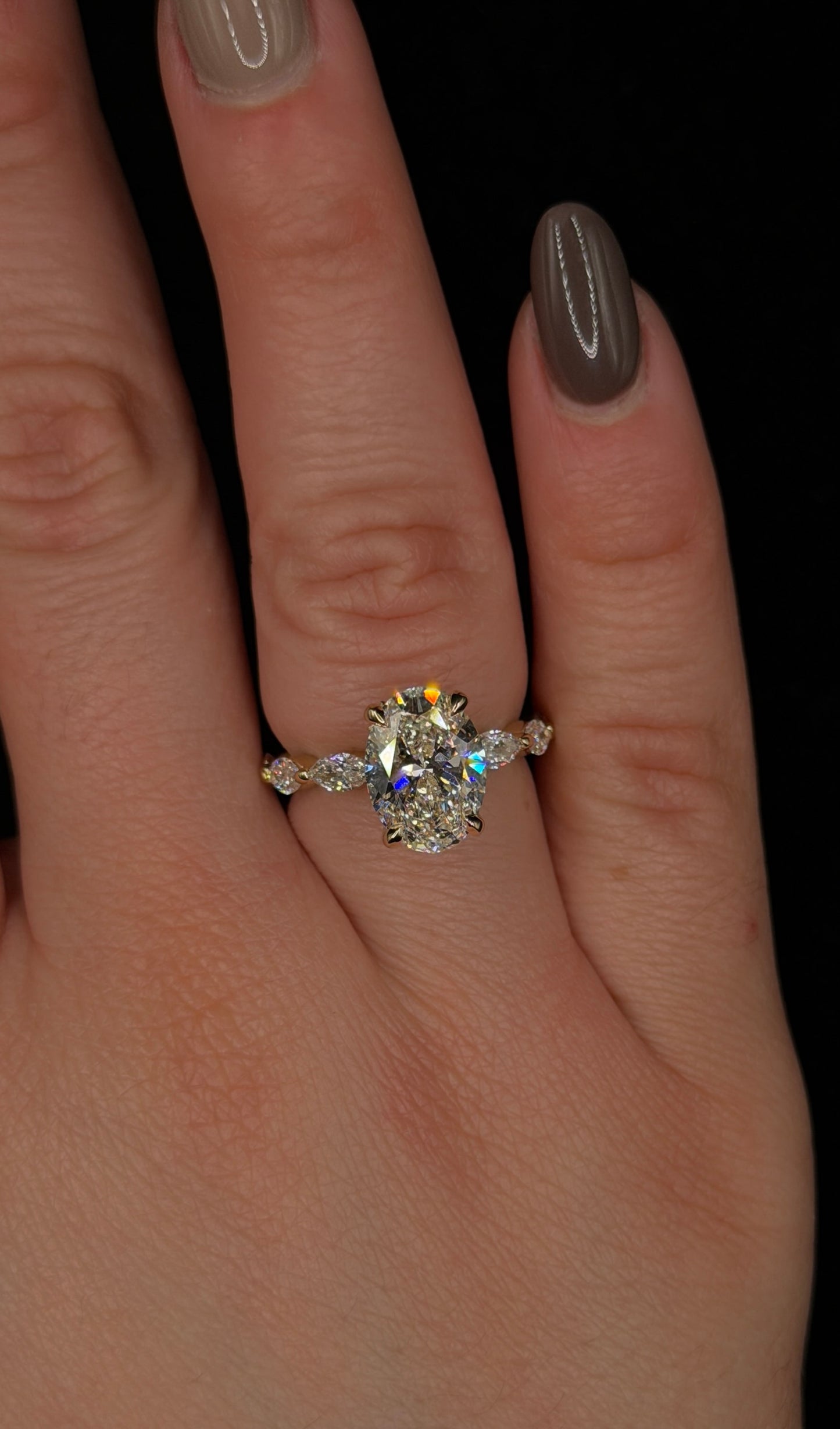 2.50ct Oval Brilliant Cut (E VS1) Engagement Ring – IGI Certified – Marquise Diamond Shank & Hidden Halo