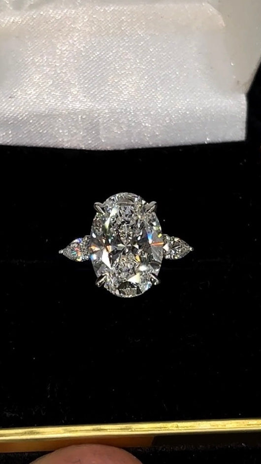 3.00ct Oval Brilliant Cut (E VS1) Diamond Engagement Ring – IGI Certified – Pear Side Stones
