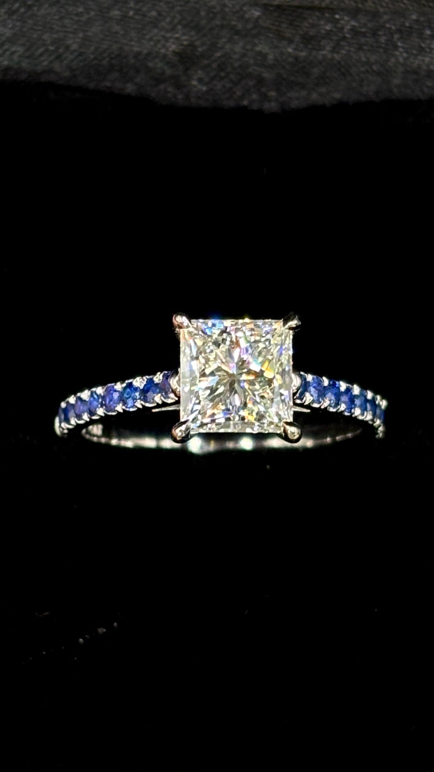2.00ct Princess Cut (E VVS2) Diamond Engagement Ring – IGI Certified – Natural Sapphire Shank