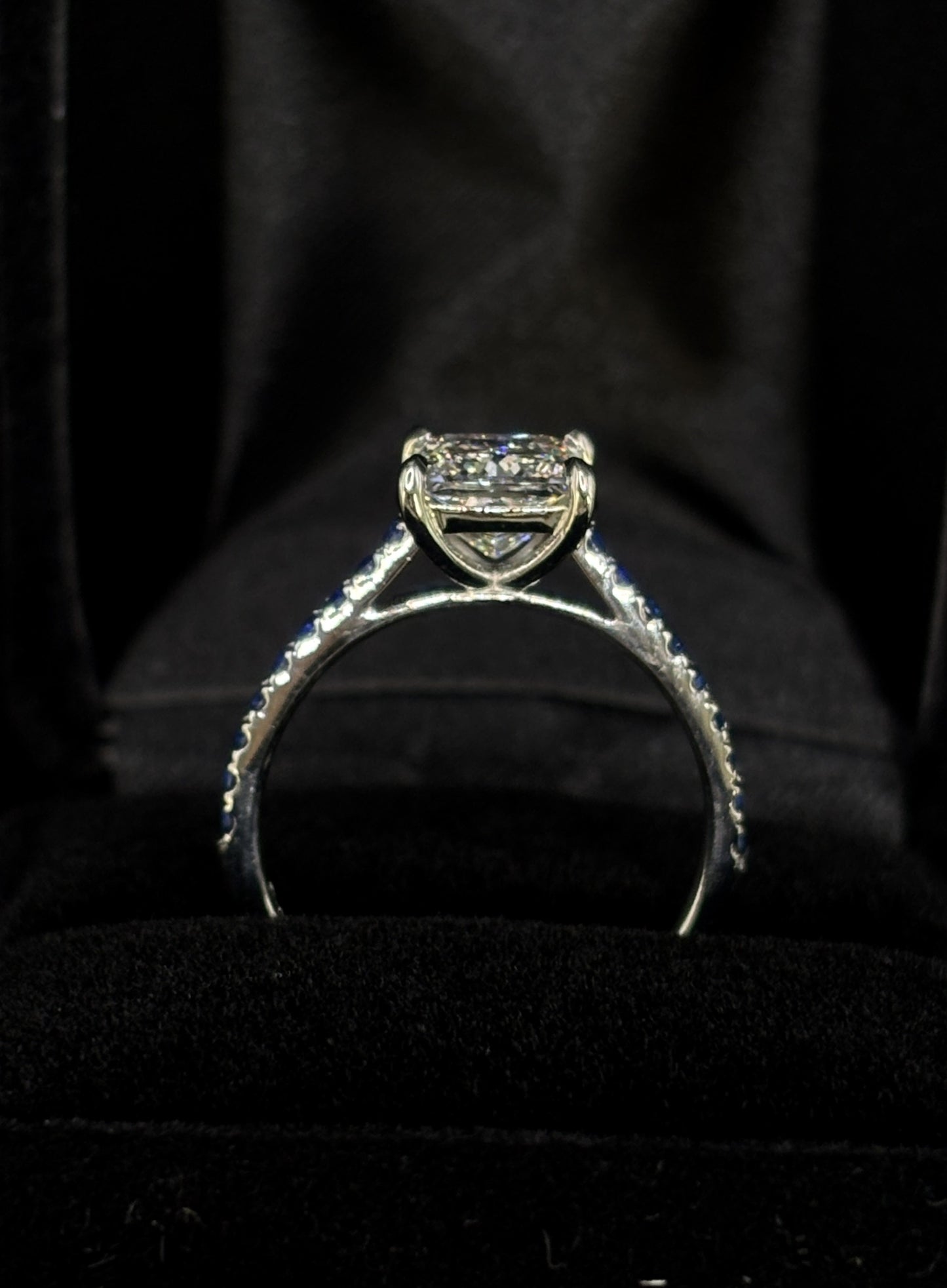 2.00ct Princess Cut (E VVS2) Diamond Engagement Ring – IGI Certified – Natural Sapphire Shank