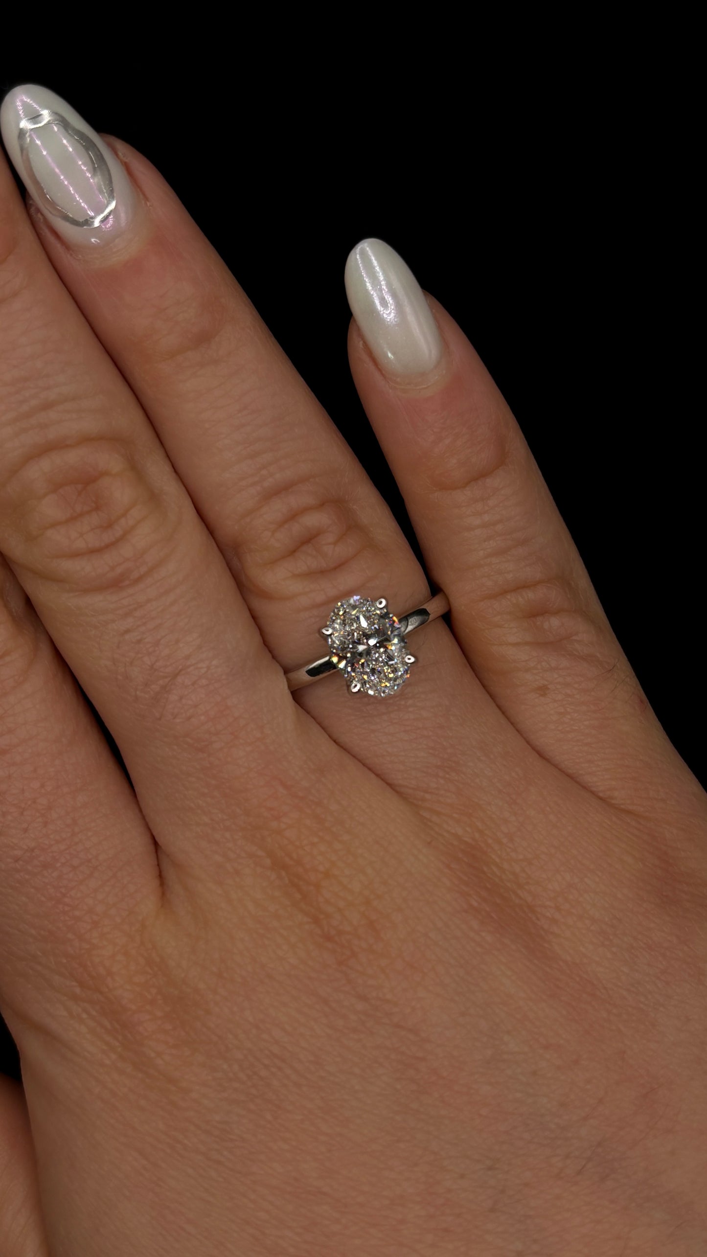 1.80ct Oval Brilliant Cut (E VVS2) Diamond Engagement Ring – IGI Certified – Classic Solitaire