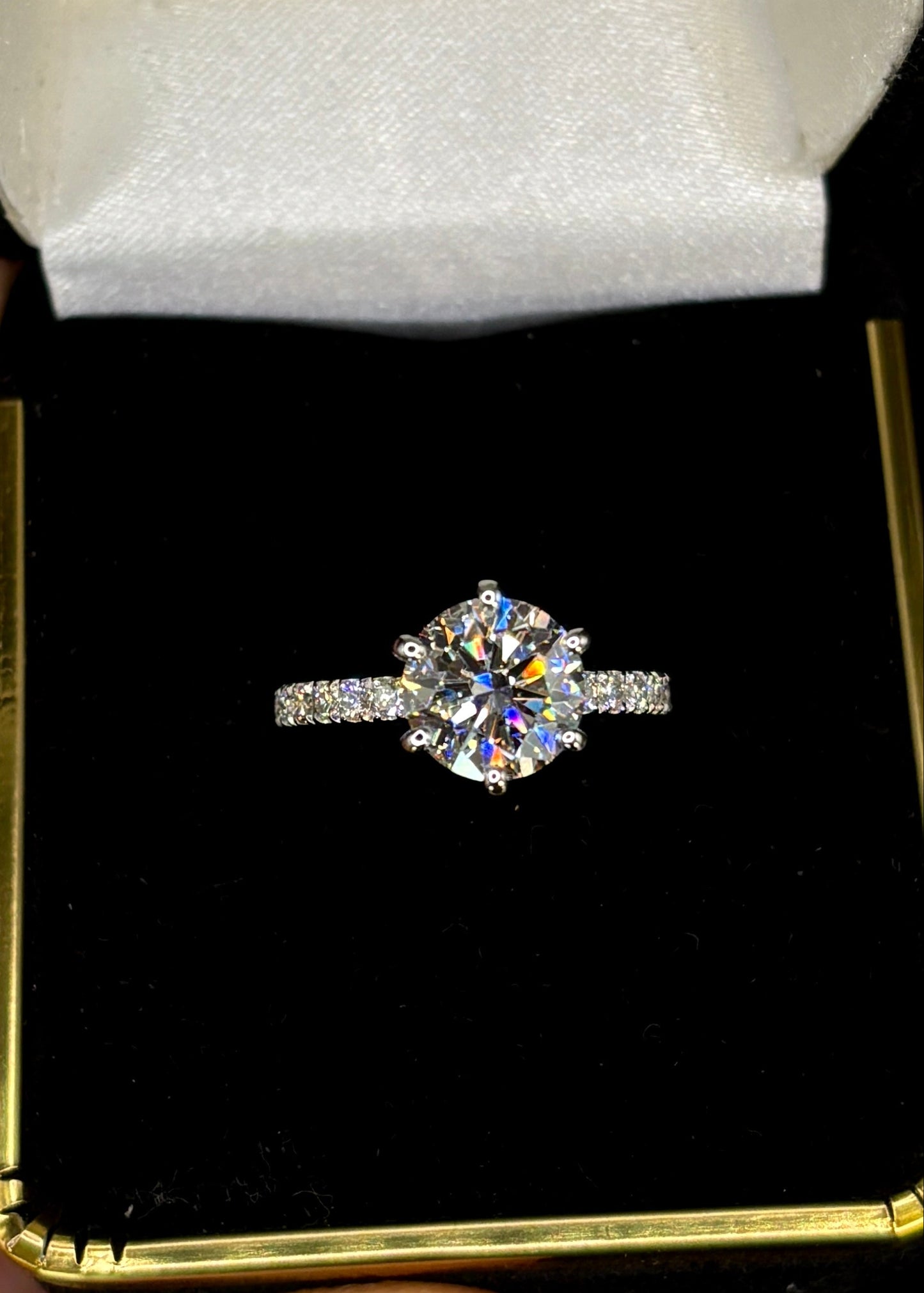 1.50ct Round Brilliant (D VVS2) Diamond Engagement Ring – IGI Certified – 6-Prong Solitaire & Diamond Shank