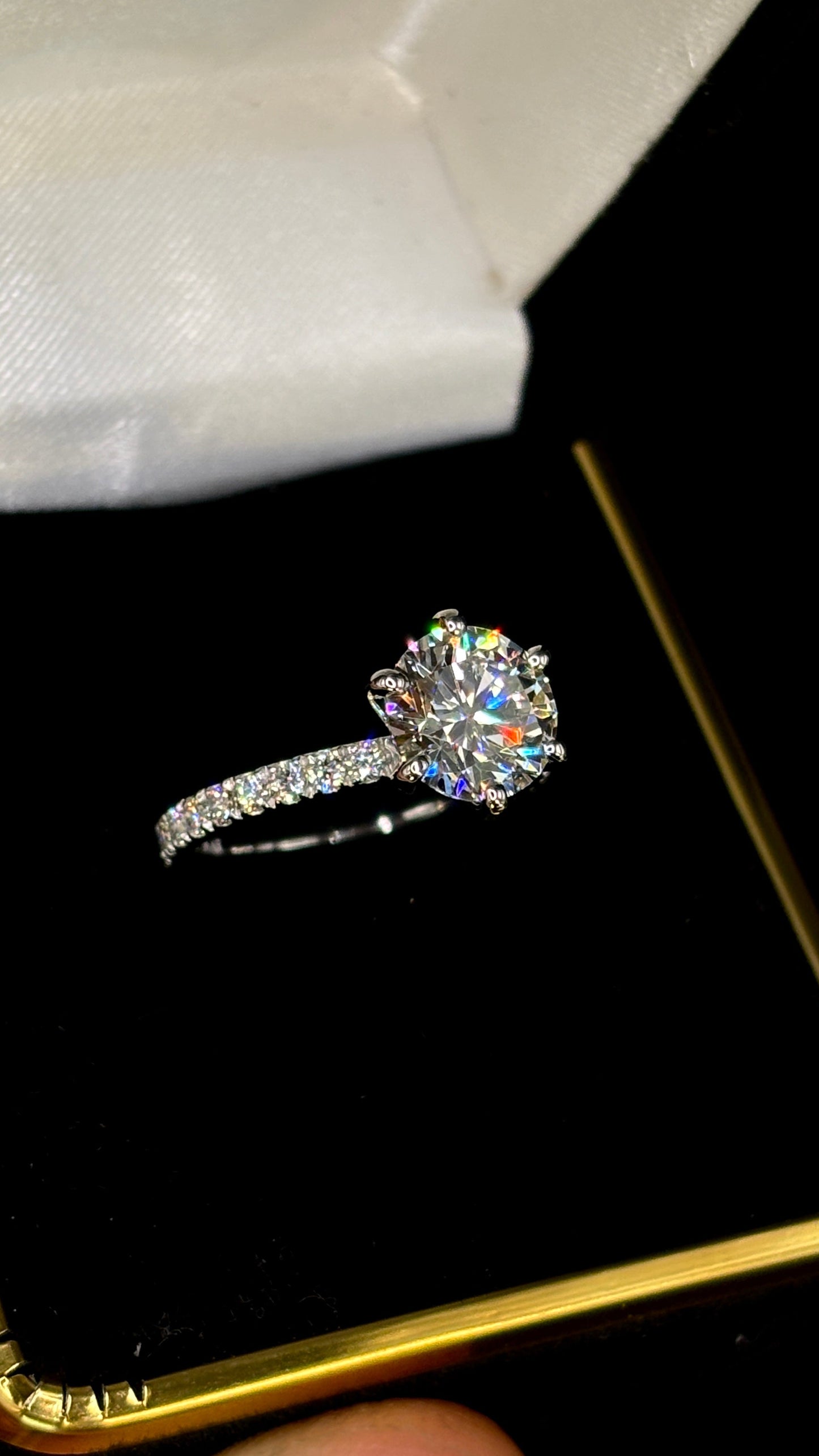 1.50ct Round Brilliant (D VVS2) Diamond Engagement Ring – IGI Certified – 6-Prong Solitaire & Diamond Shank