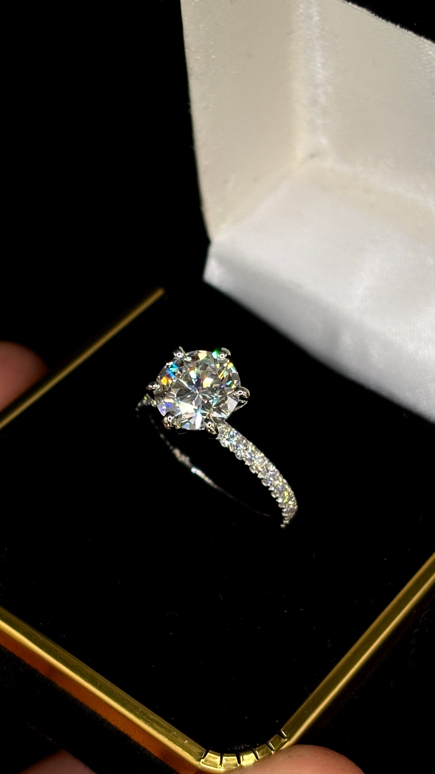 1.50ct Round Brilliant (D VVS2) Diamond Engagement Ring – IGI Certified – 6-Prong Solitaire & Diamond Shank