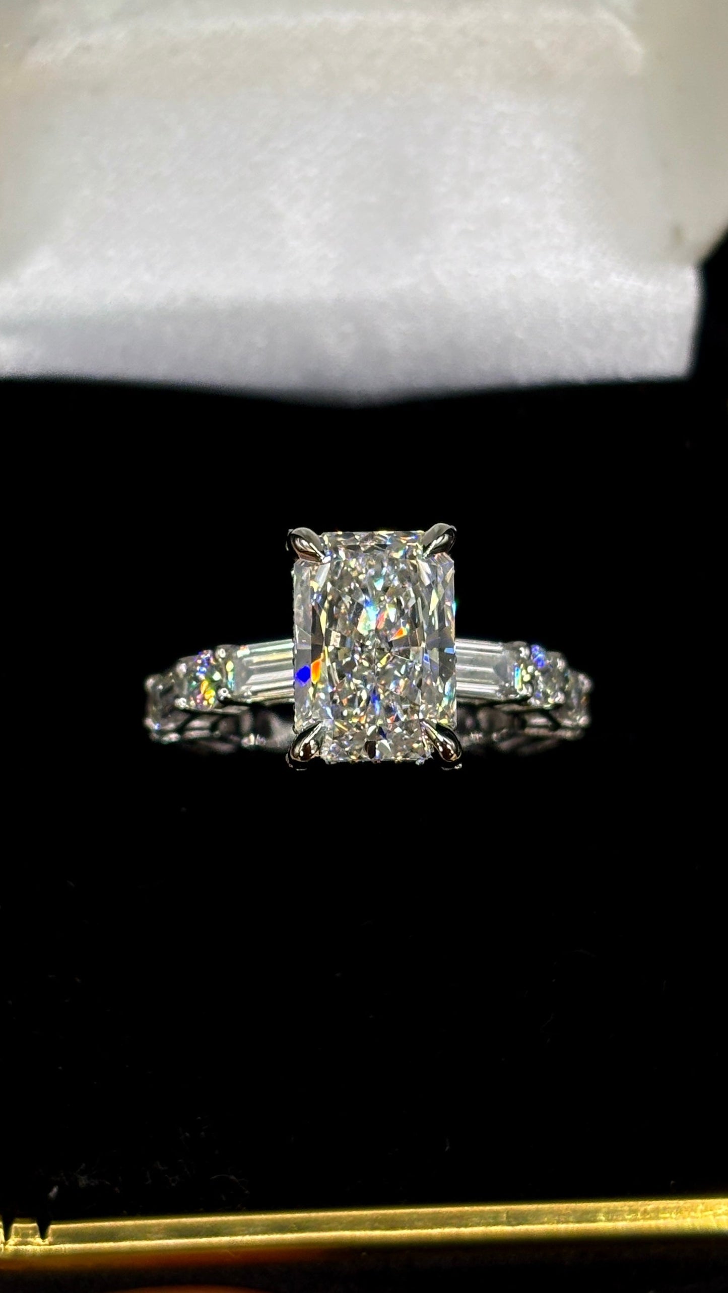 3.50ct Radiant Cut (D VVS2) Diamond Engagement Ring – IGI Certified – Baguette & Round Shared Prong Shank
