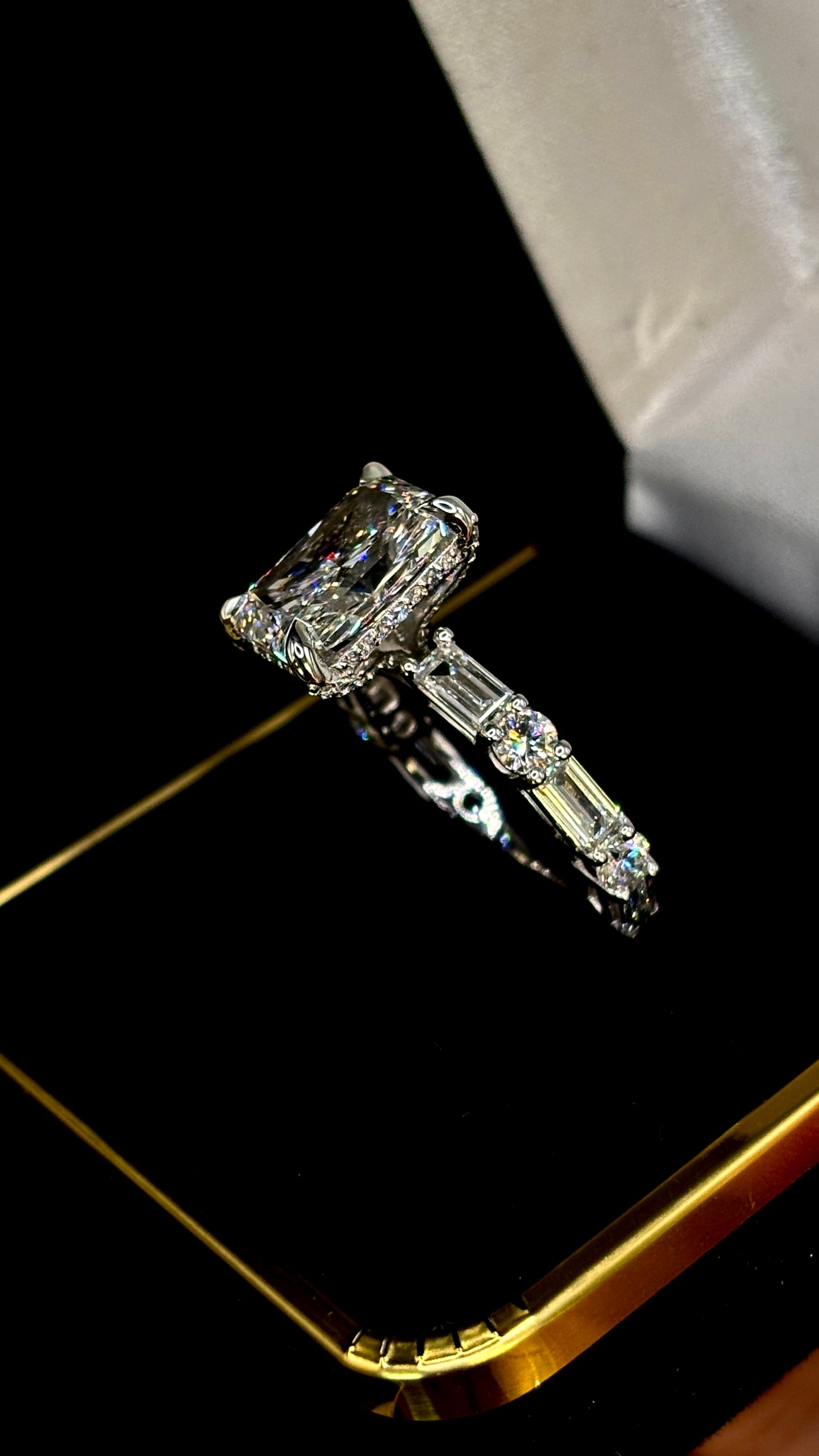 3.50ct Radiant Cut (D VVS2) Diamond Engagement Ring – IGI Certified – Baguette & Round Shared Prong Shank