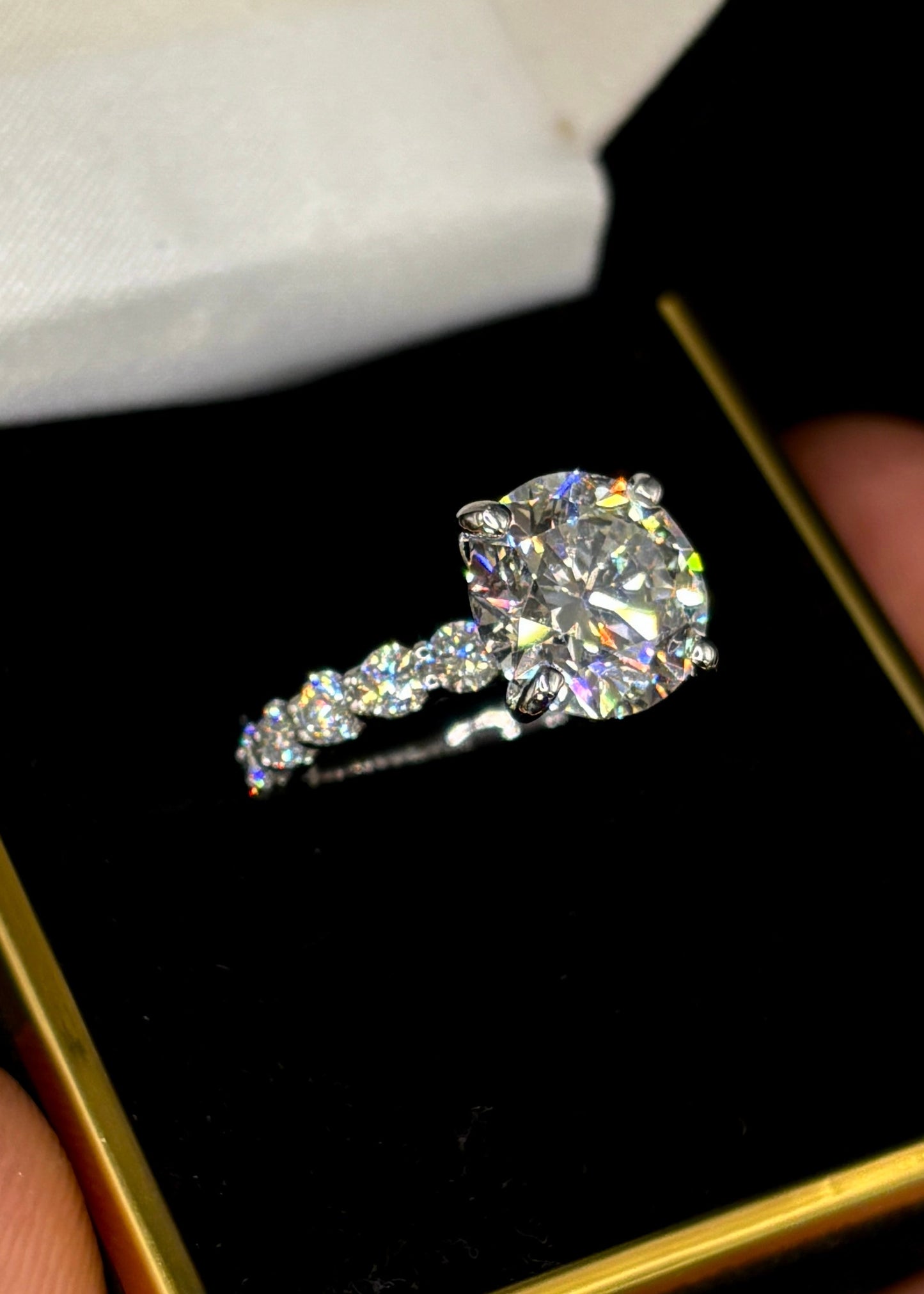 4.50ct Round Brilliant (E VS1) Diamond Engagement Ring – IGI Certified – Pavé Shank