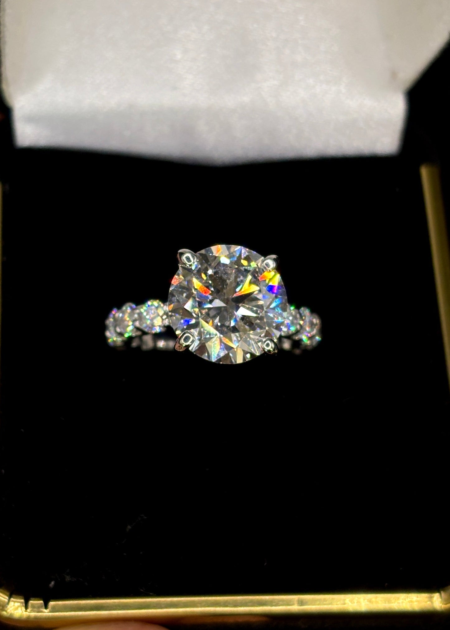 4.50ct Round Brilliant (E VS1) Diamond Engagement Ring – IGI Certified – Pavé Shank