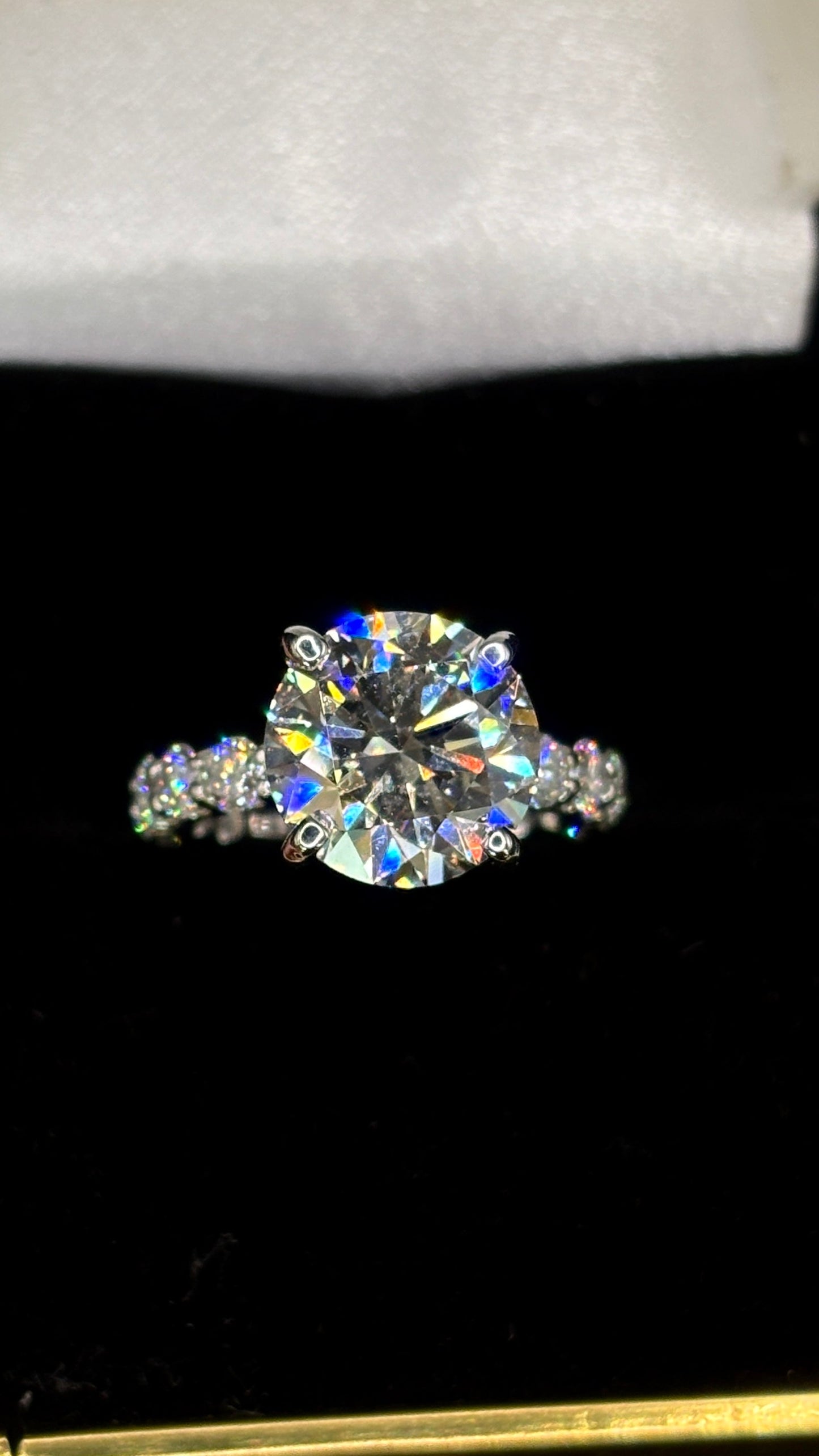 4.50ct Round Brilliant (E VS1) Diamond Engagement Ring – IGI Certified – Pavé Shank
