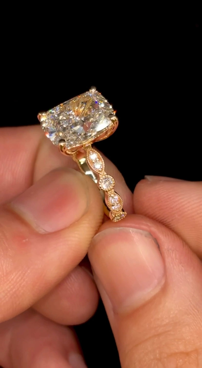 5.00ct Cushion Cut (G VS1) Diamond Engagement Ring – IGI Certified · Diamond Shank