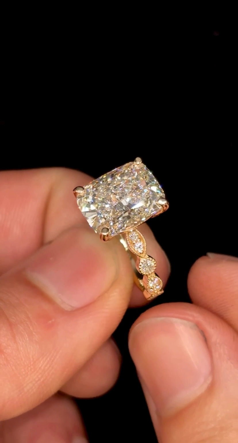 5.00ct Cushion Cut (G VS1) Diamond Engagement Ring – IGI Certified · Diamond Shank