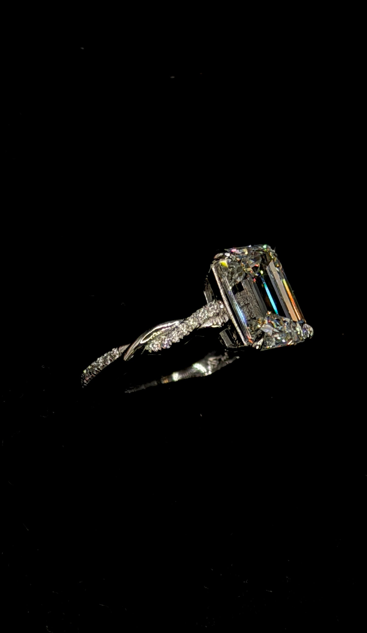 3.00ct Emerald E VS1 Twisted Shank Diamond Ring – IGI Certified