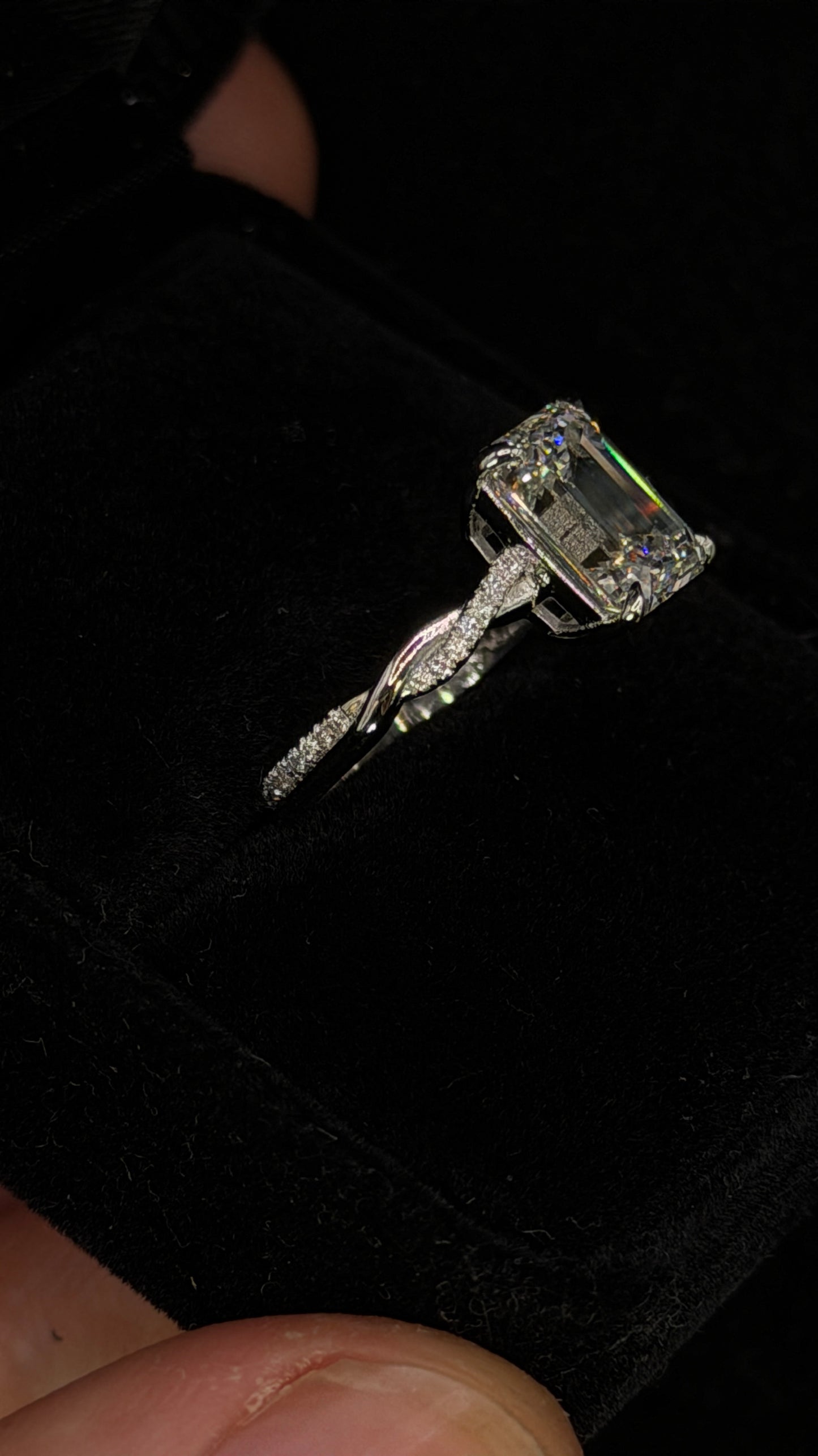 3.00ct Emerald E VS1 Twisted Shank Diamond Ring – IGI Certified