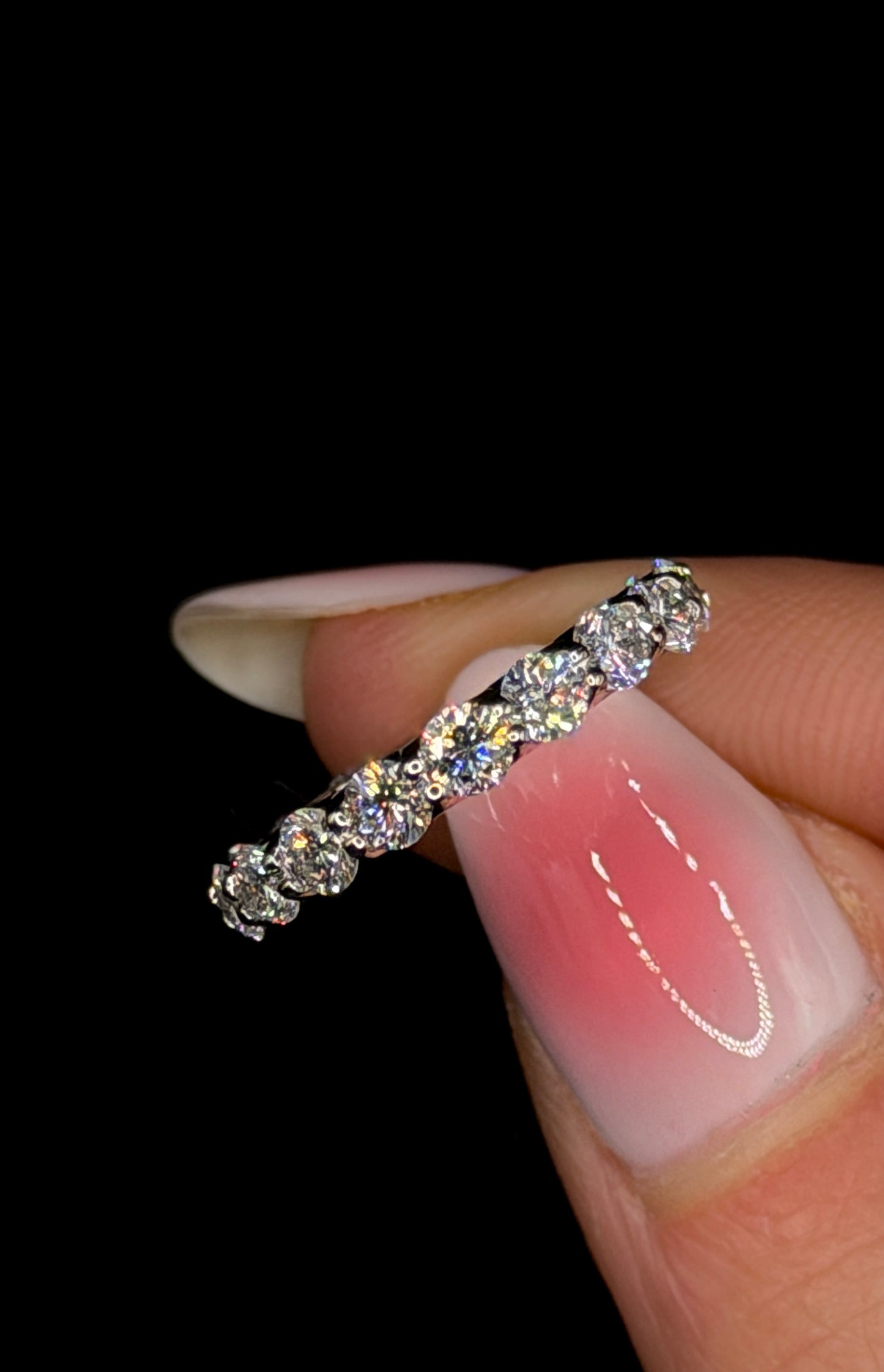 1.50ct Shared Prong Wedding Band – Round VVS Diamonds