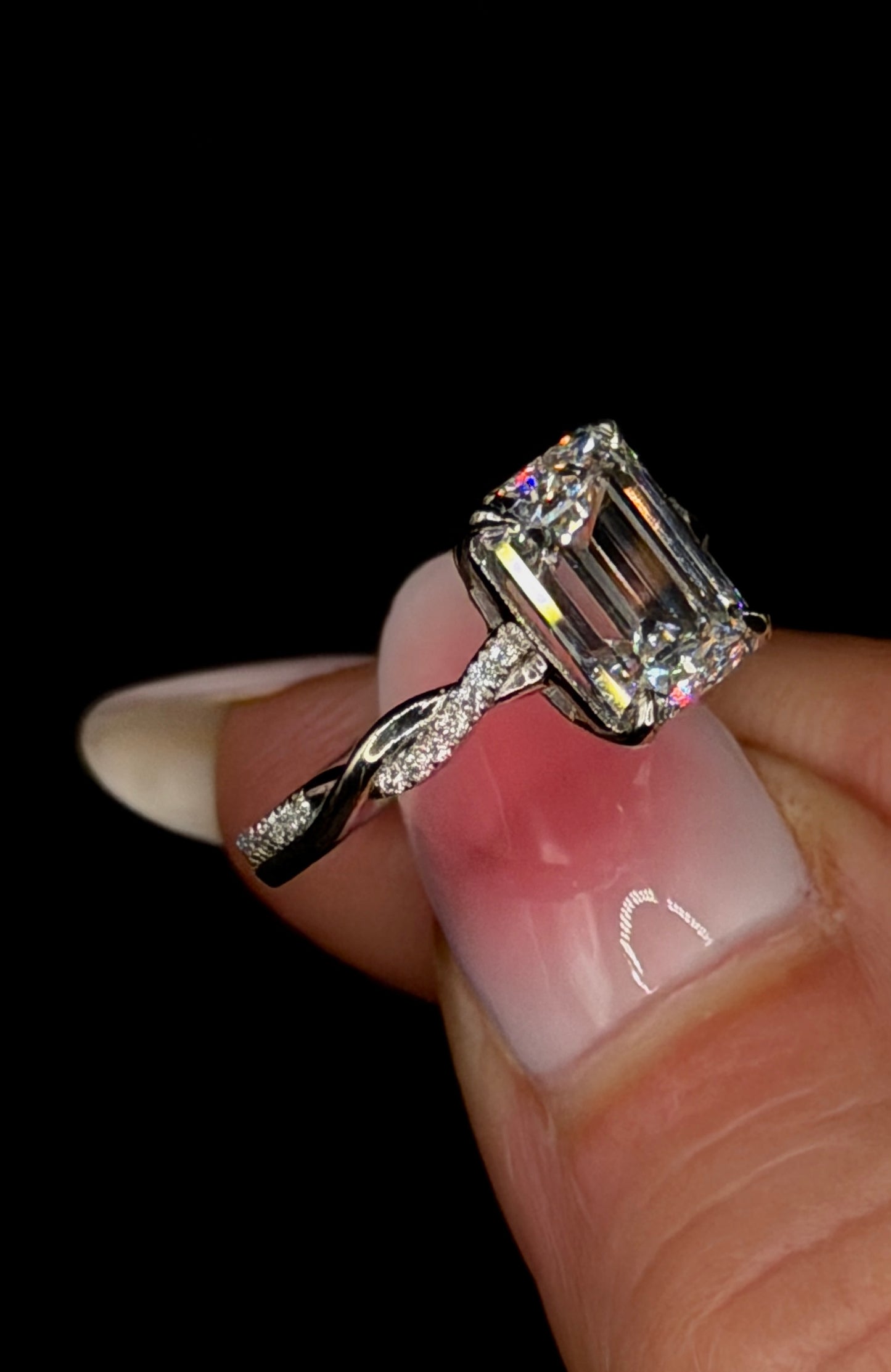3.00ct Emerald E VS1 Twisted Shank Diamond Ring – IGI Certified