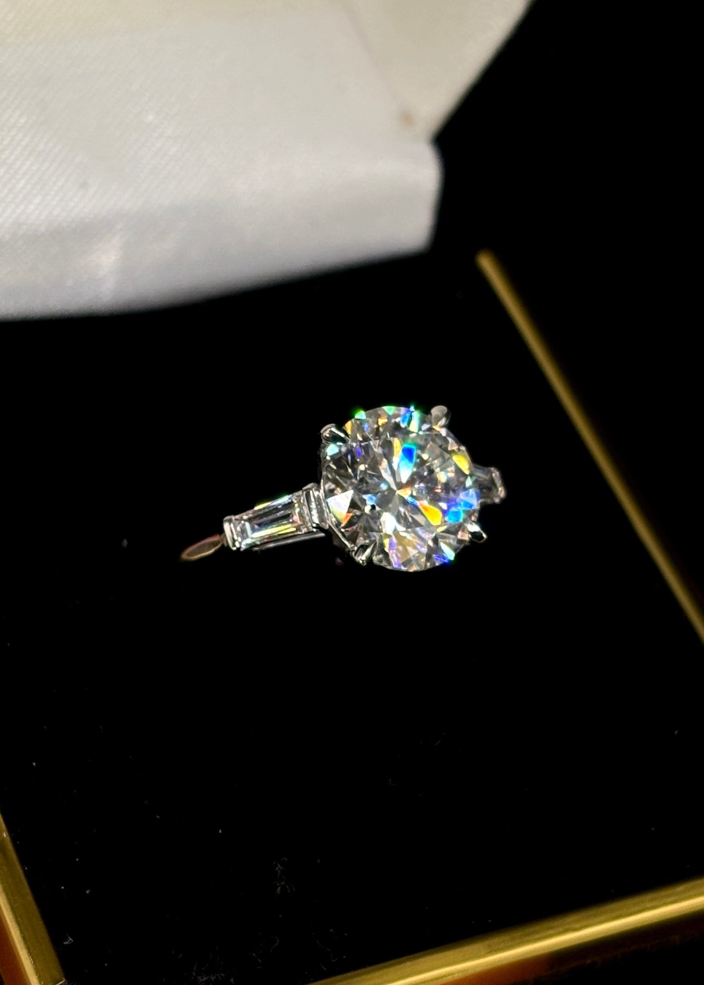 3.00ct Round Brilliant (F VS1) Diamond Engagement Ring – IGI Certified – Side-by-Side Baguettes