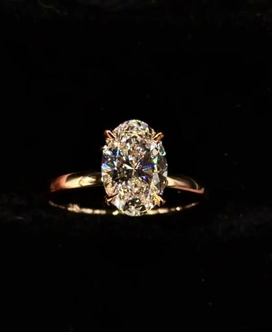 2.00ct Oval Brilliant Cut (D VVS2) Engagement Ring – IGI Certified – Classic Solitaire
