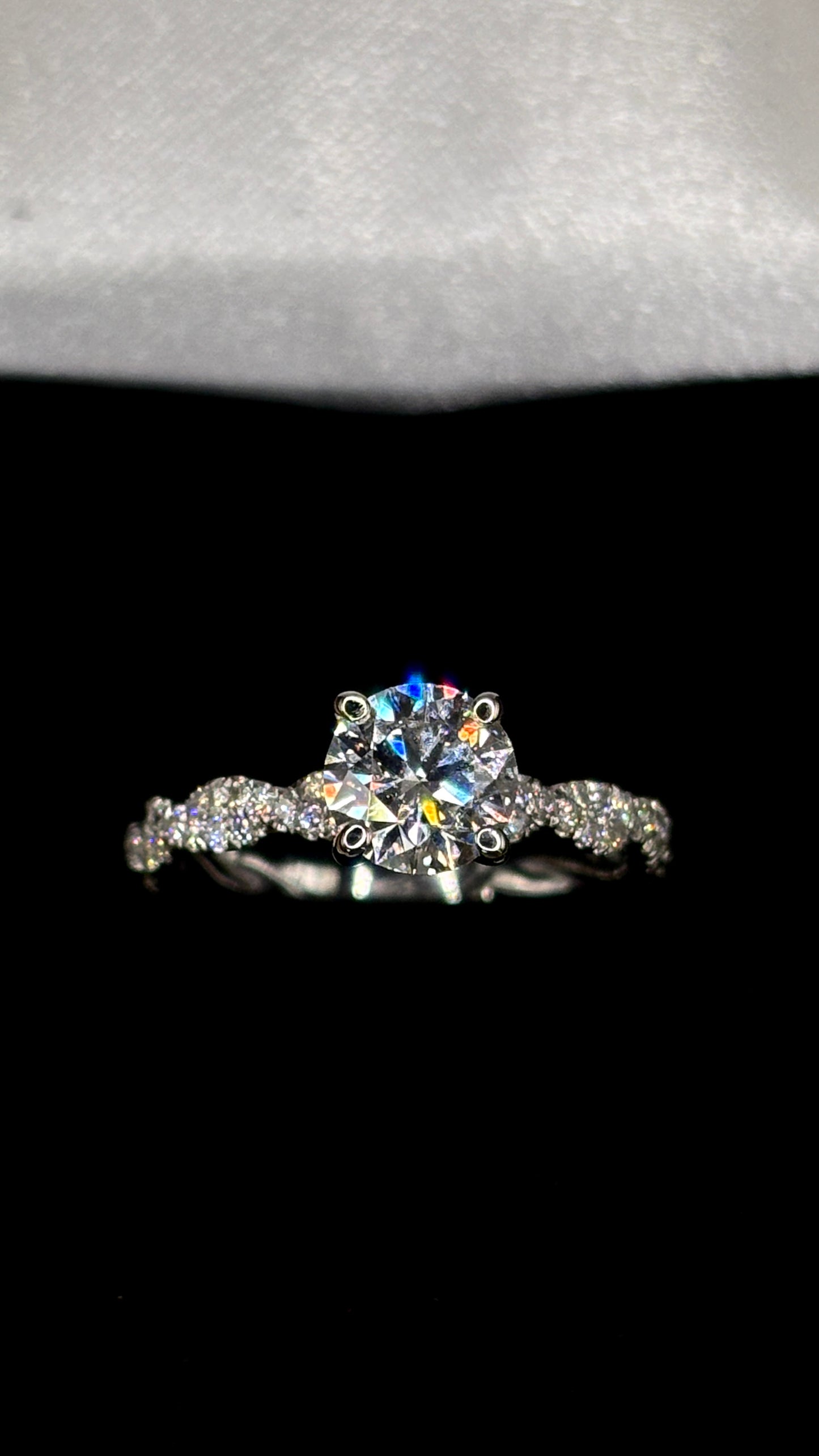 1.00ct Round Brilliant (D VS1) Diamond Engagement Ring – IGI Certified – Criss Cross Shank
