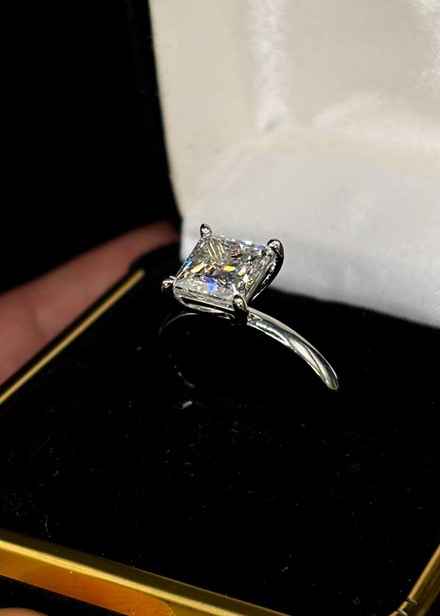 2.00ct Princess Cut (E VVS2) Diamond Engagement Ring – IGI Certified – Sleek Solitaire