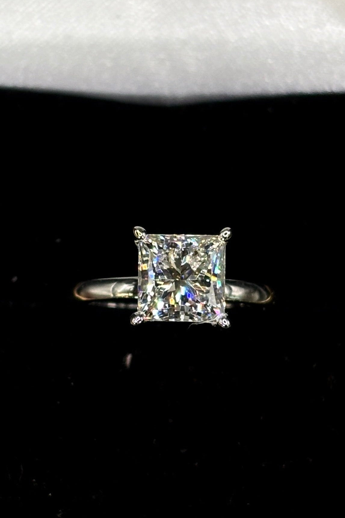 2.00ct Princess Cut (E VVS2) Diamond Engagement Ring – IGI Certified – Sleek Solitaire