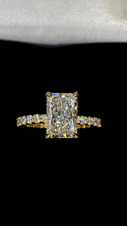 2.50ct Radiant Cut (E VS1) Diamond Engagement Ring – IGI Certified – Diamond Shank