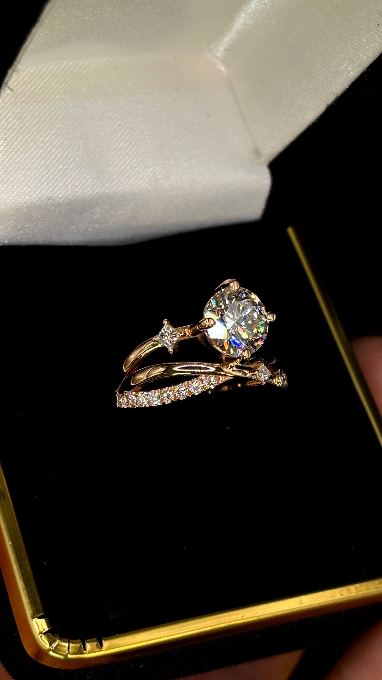 1.50ct Round Brilliant (E VS1–VVS) Diamond Engagement Ring – IGI Certified – Infinity Twist