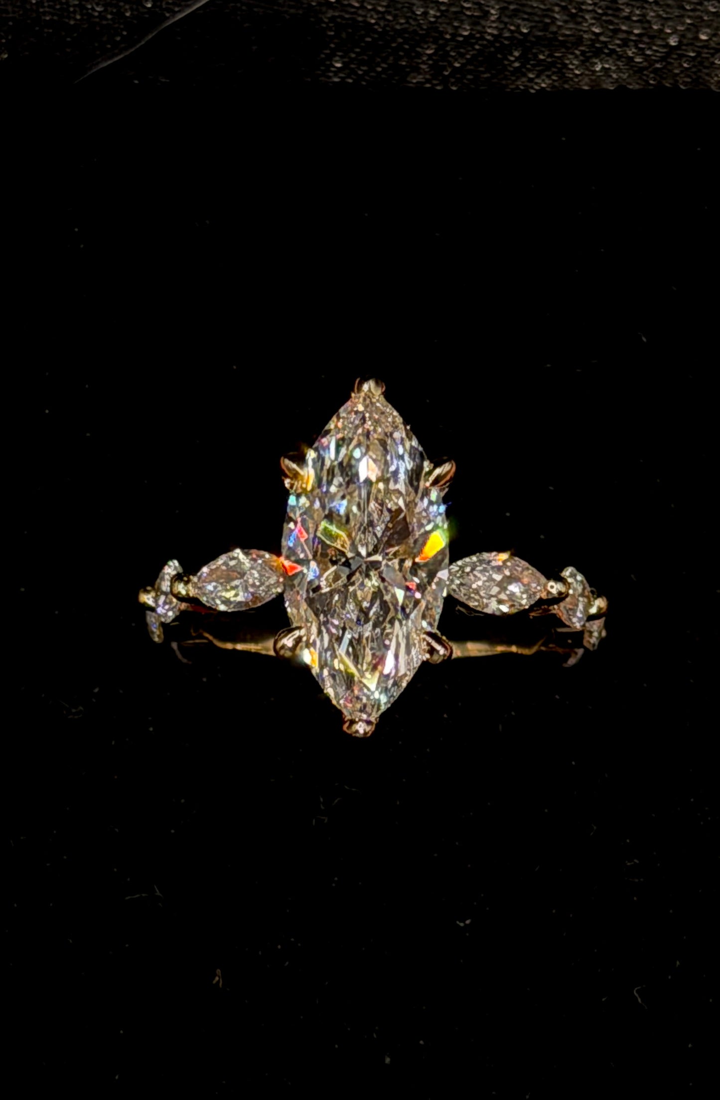 1.50ct Marquise E VS1 Round & Marquise Shank Diamond Ring – IGI Certified