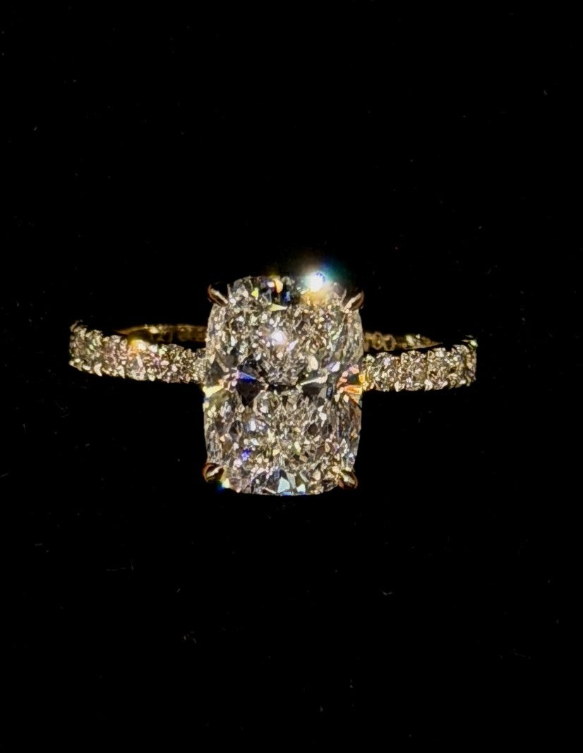 3.00ct Cushion Elongated D VVS2 Graduated Shank Diamond Ring – IGI Certified